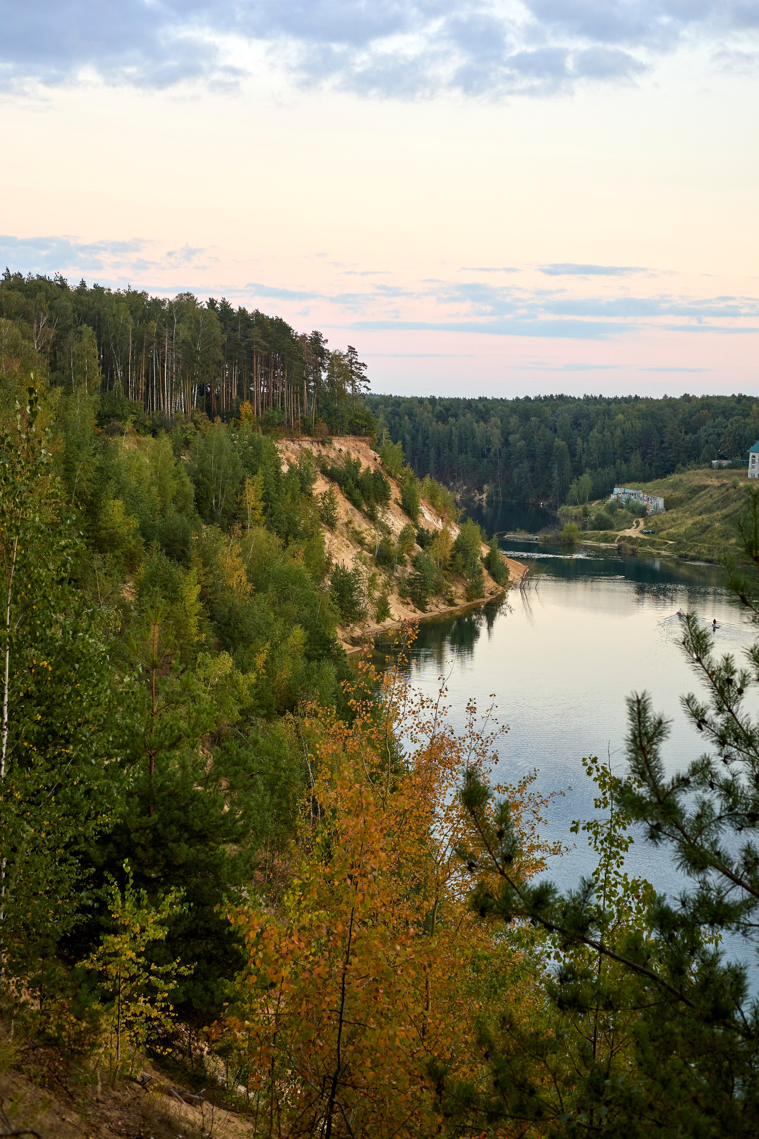 Люблю брать с собой фотоаппарат на прогулки в лесу или на природе. Осенью особое настроение в природе...ну вы знаете.