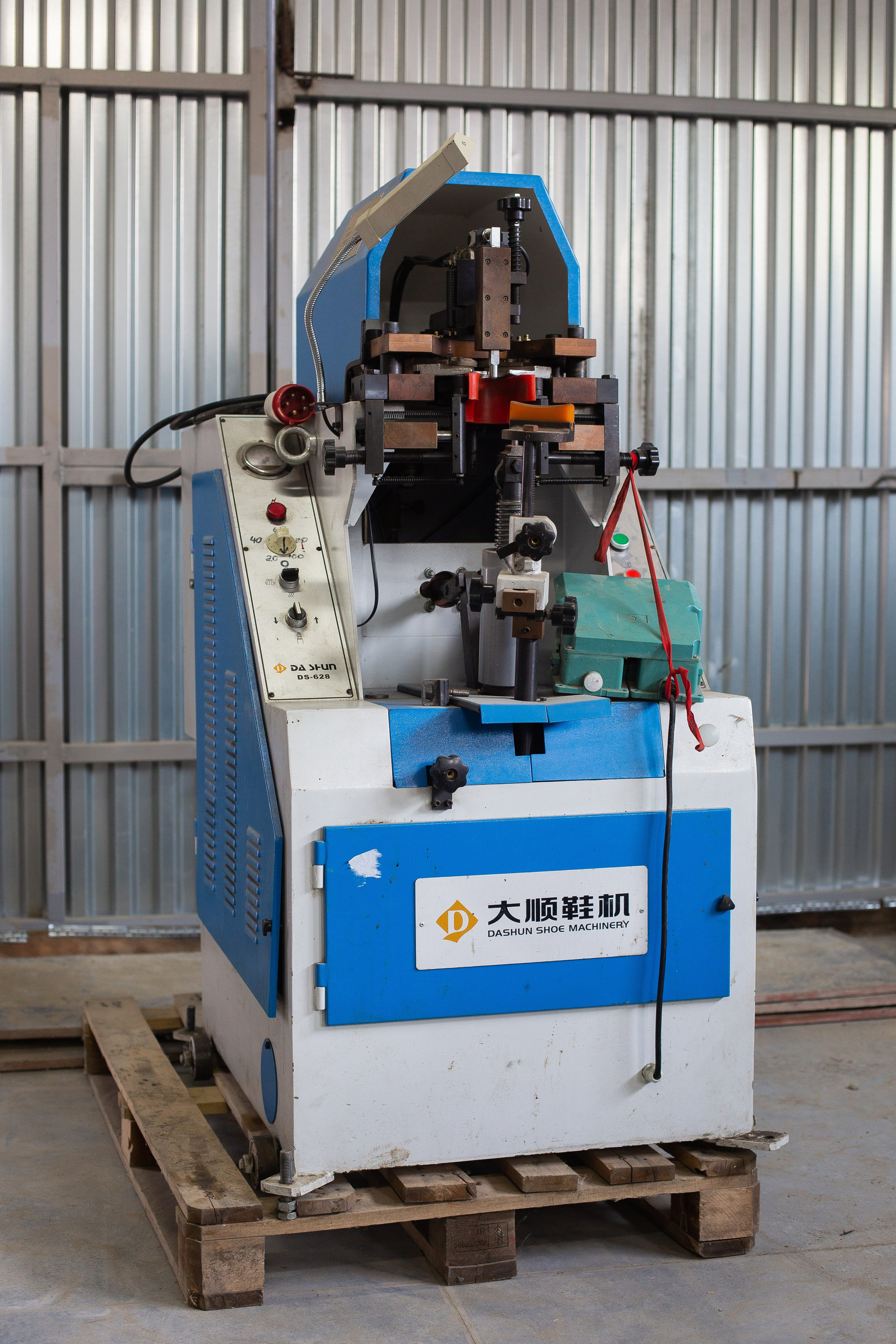 Станок для затяжки пяточной части Dashun DS-628