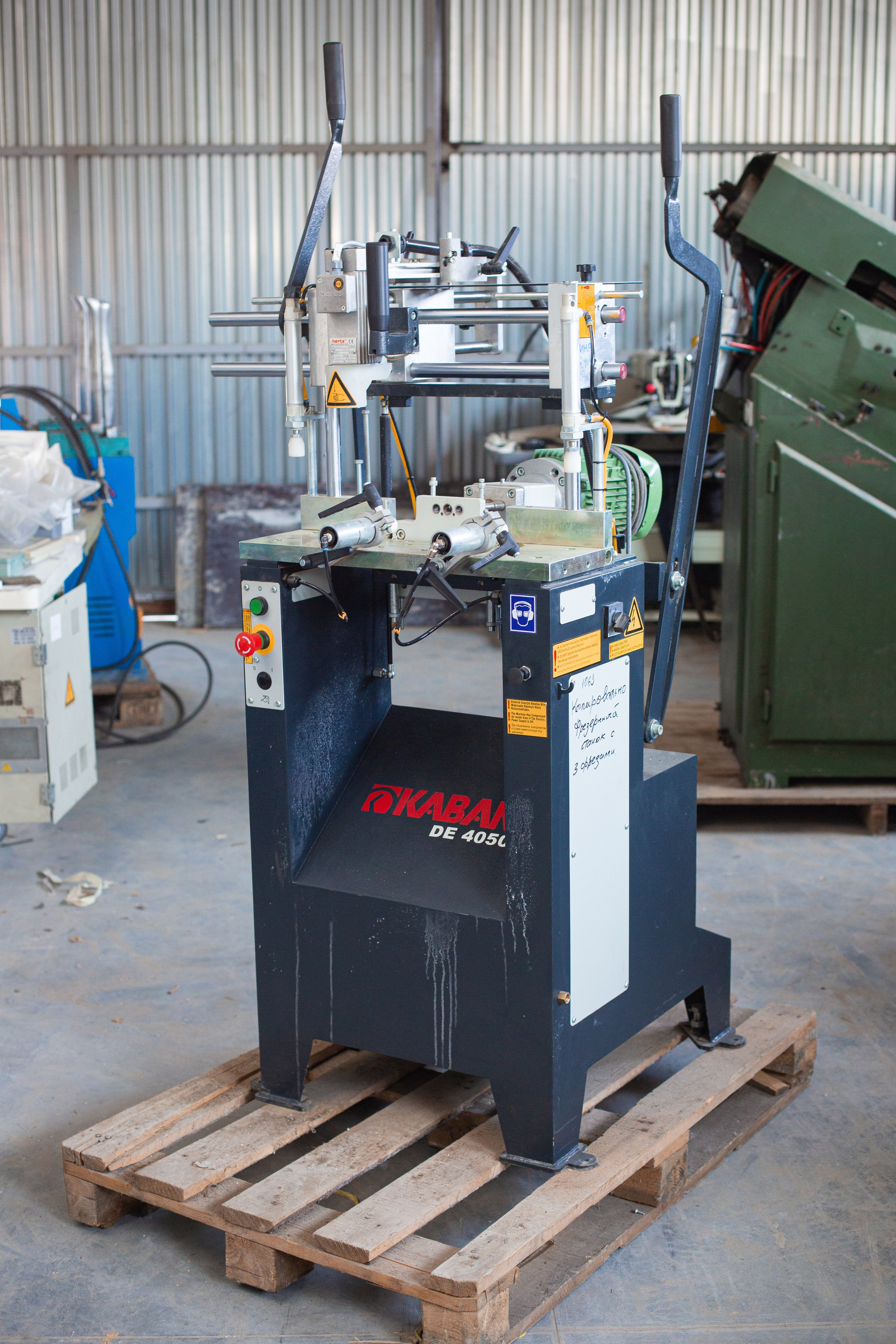 KABAN DE-4050 Копировально-фрезерный станок с 3мя фрезами под ручки