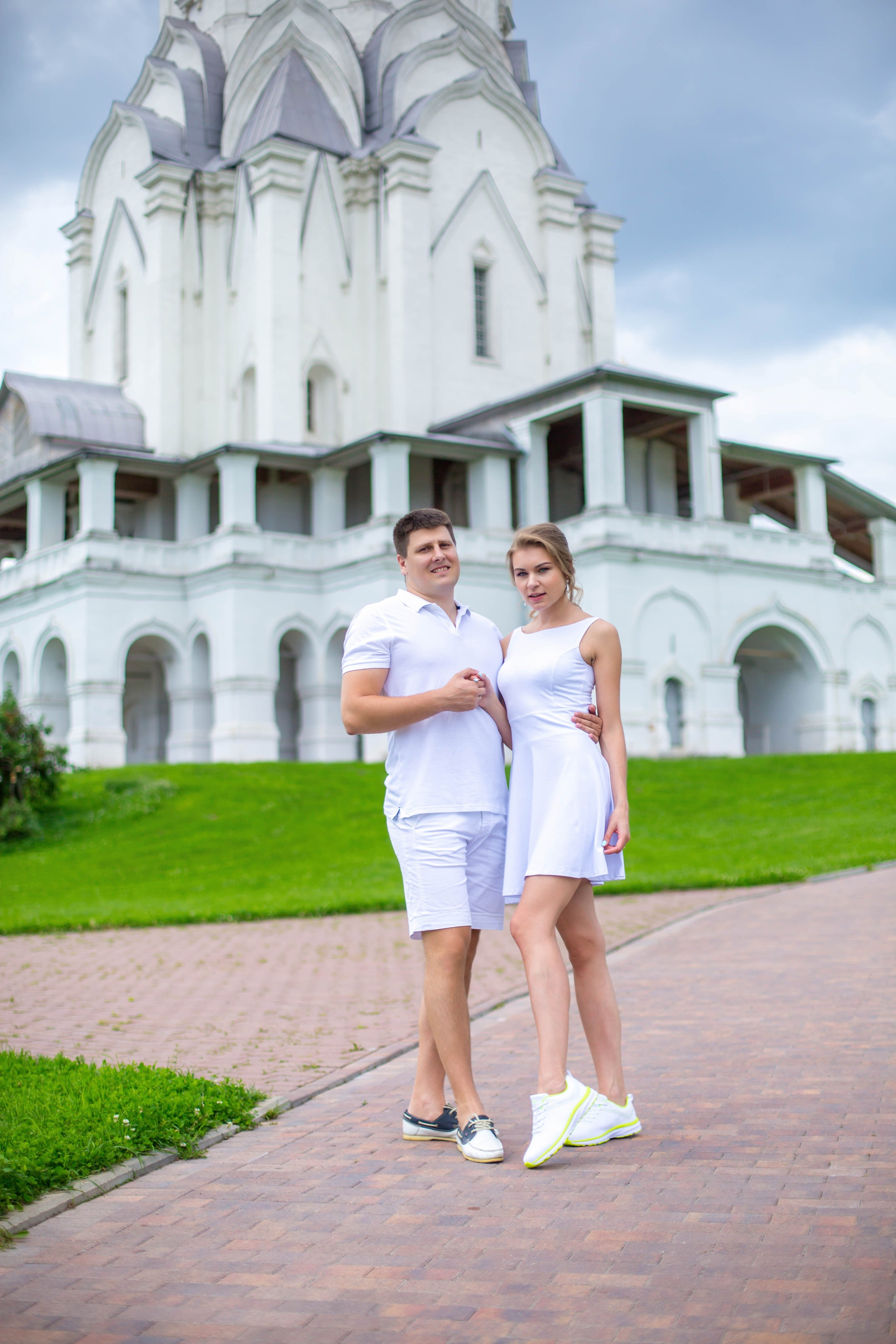 Архитектурные детали усадьбы и влюбленные. До свадебная съемка в Москве