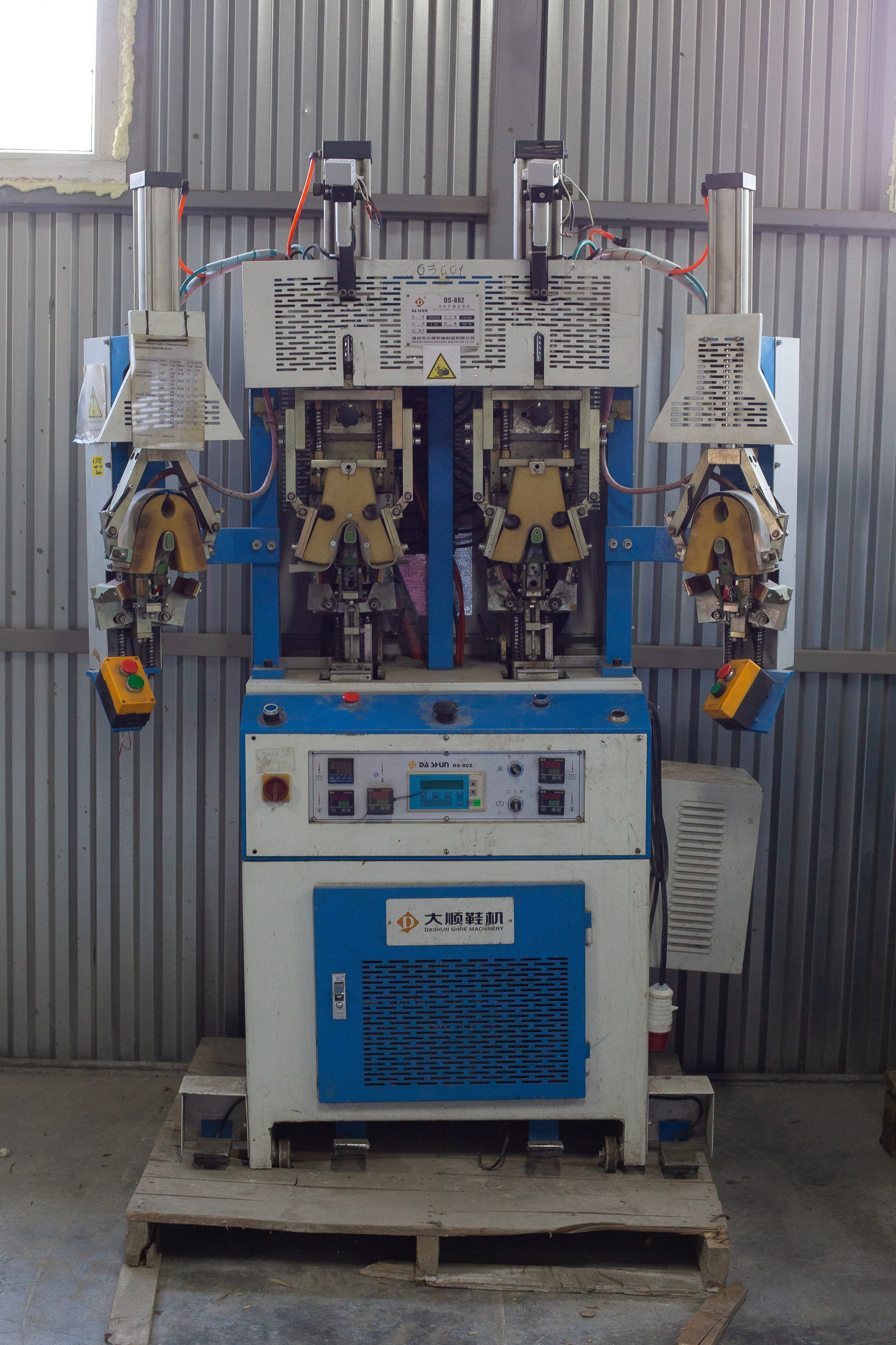 Машина для формования пяточной части Dashun DS-802