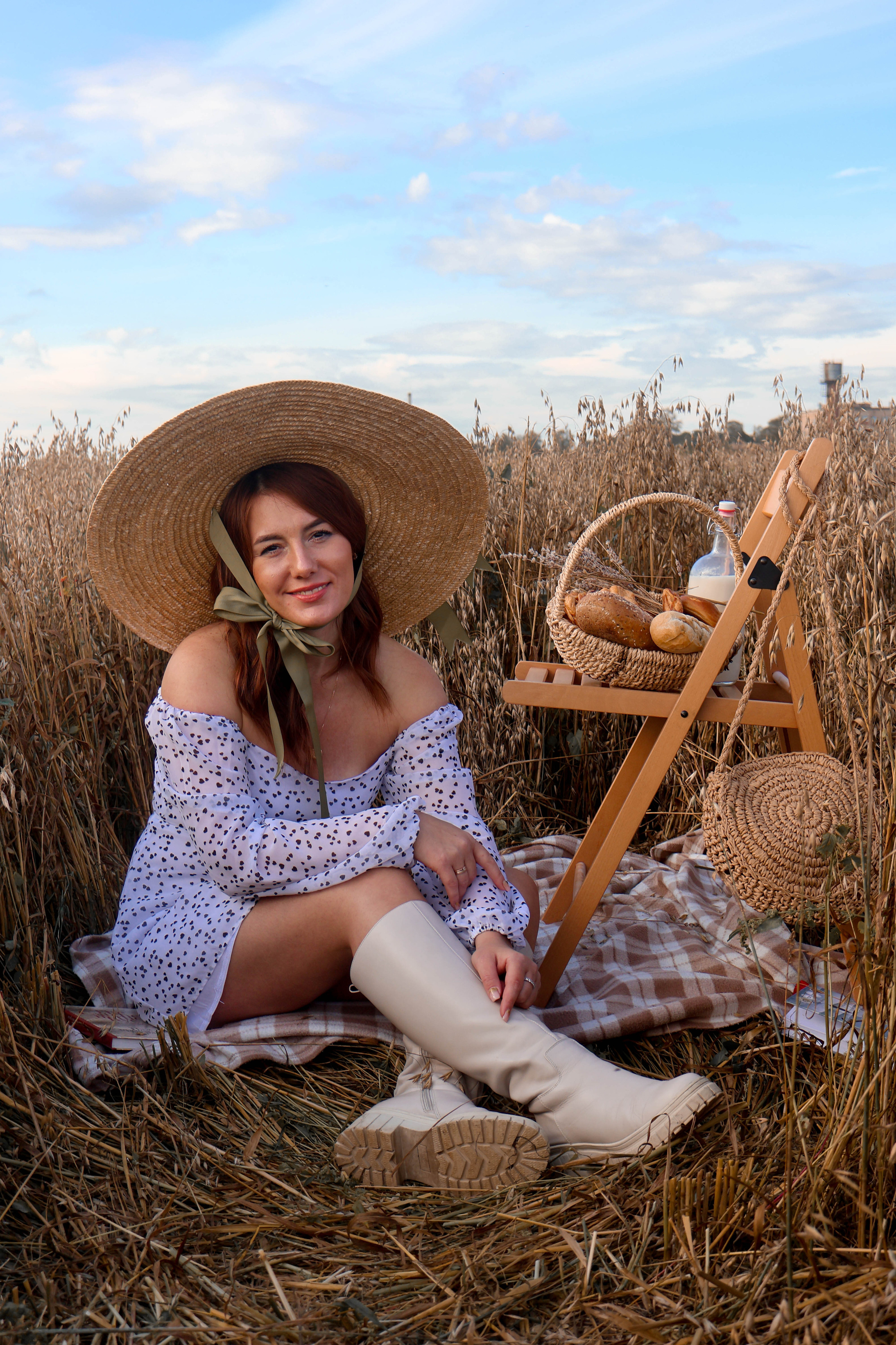 Портретная фотосессия для девушки, фотосессия в поле