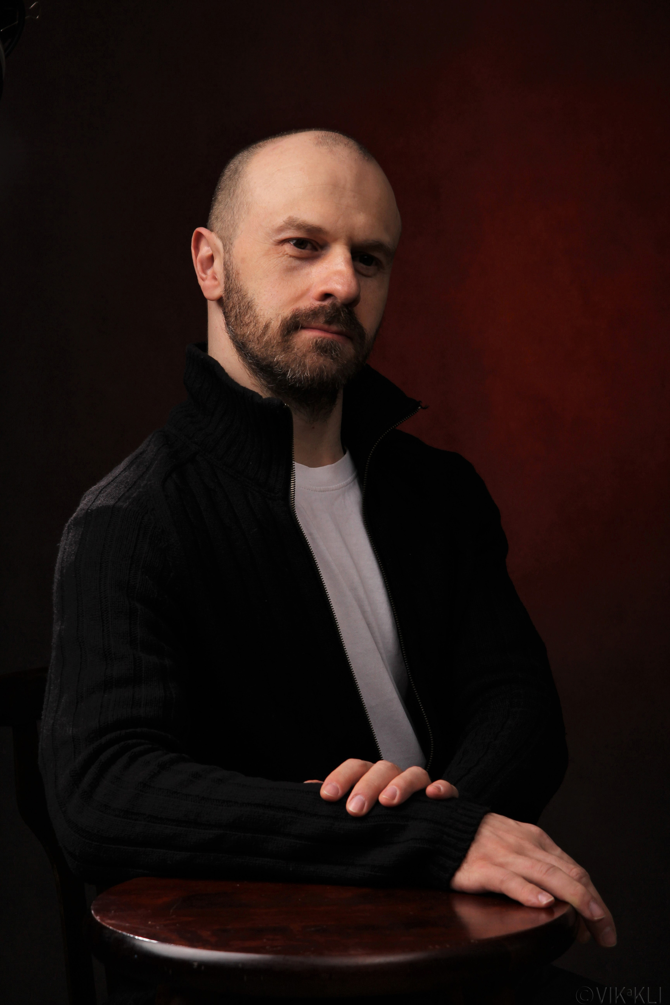 Портретная фотосъёмка в студии, на улице