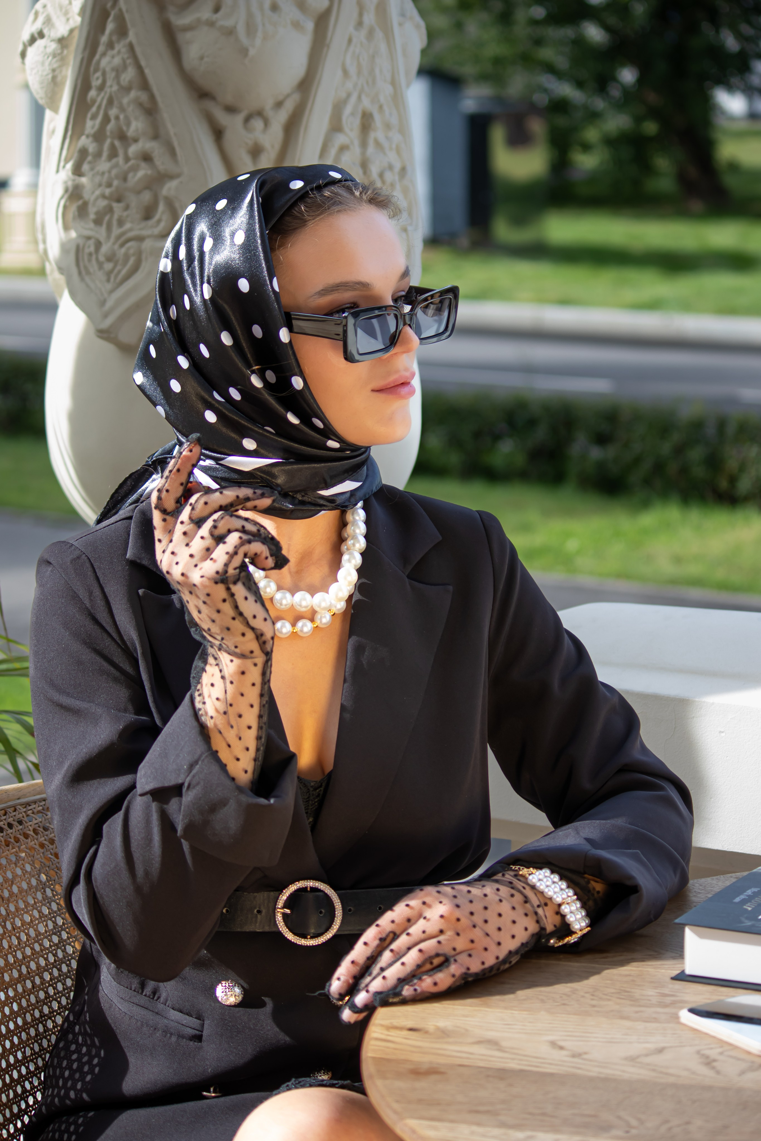 Элегантный женский портрет в классическом образе, интерьерная съёмка, фотограф Карасёва Елена