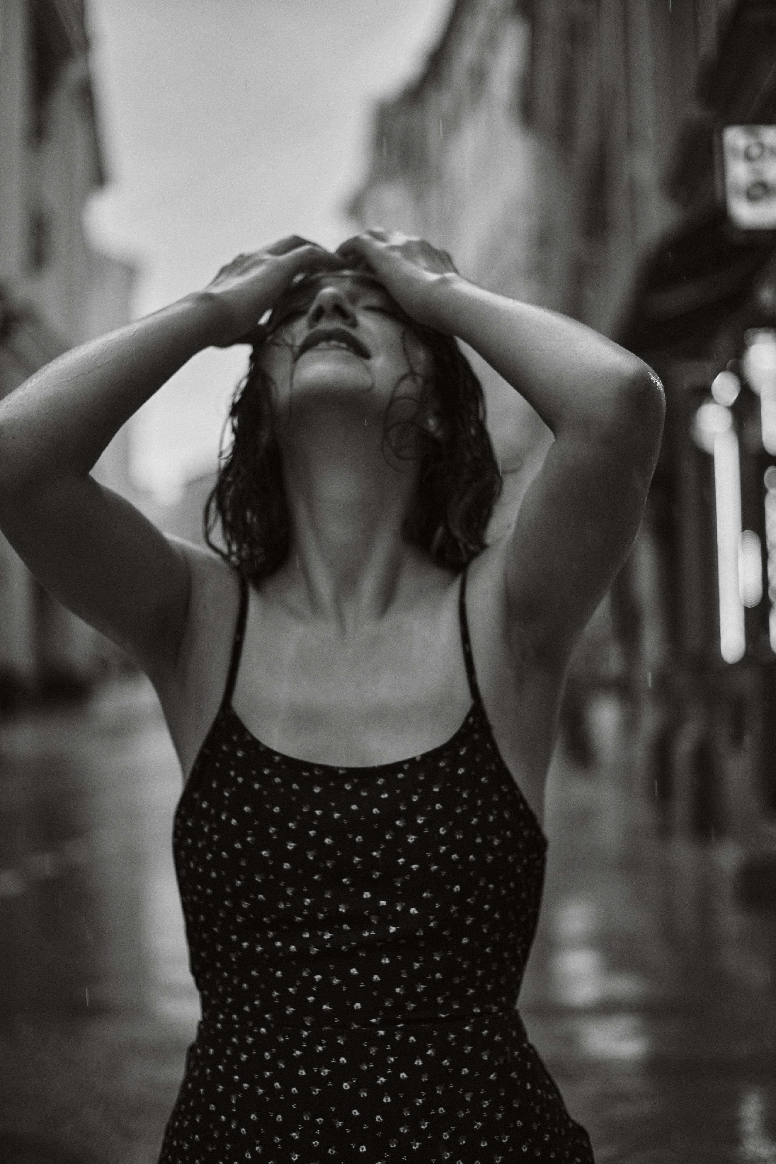 Найка под дождём. Фотограф в Москве Михаил Елизарьев