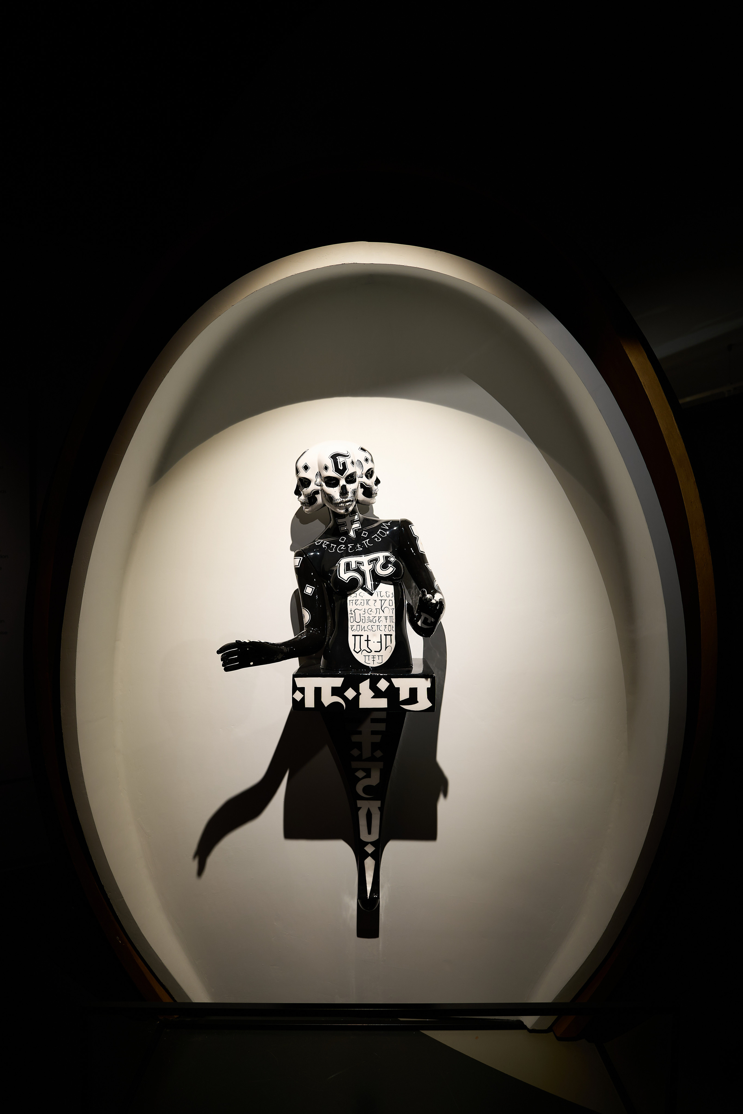 Выставка художника Porkchop под названием La Catedral в музее современного искусства Erarta в Санкт-Петербурге