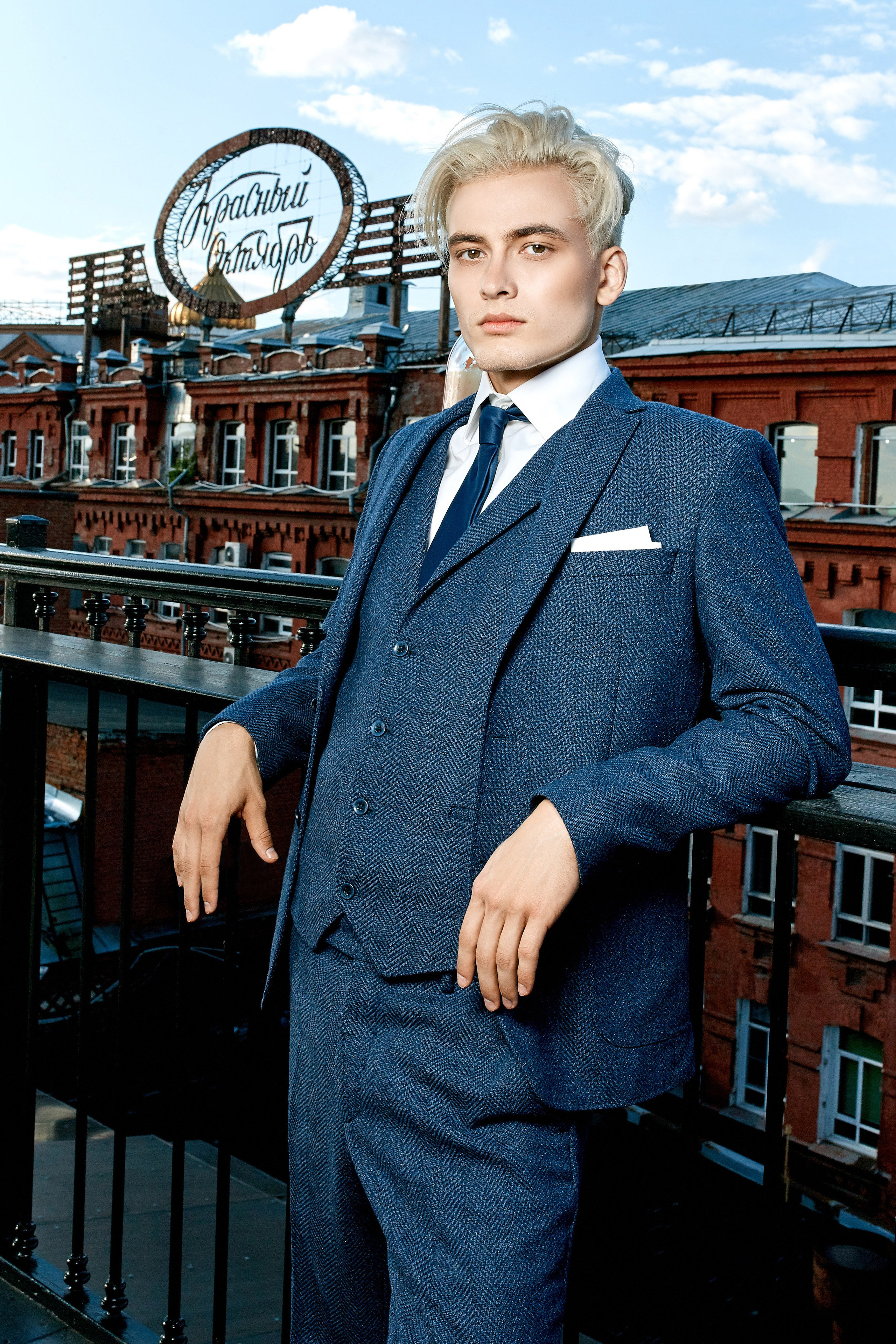 Место для проведения фотосессии – фотография мужчины на Красном Октябре