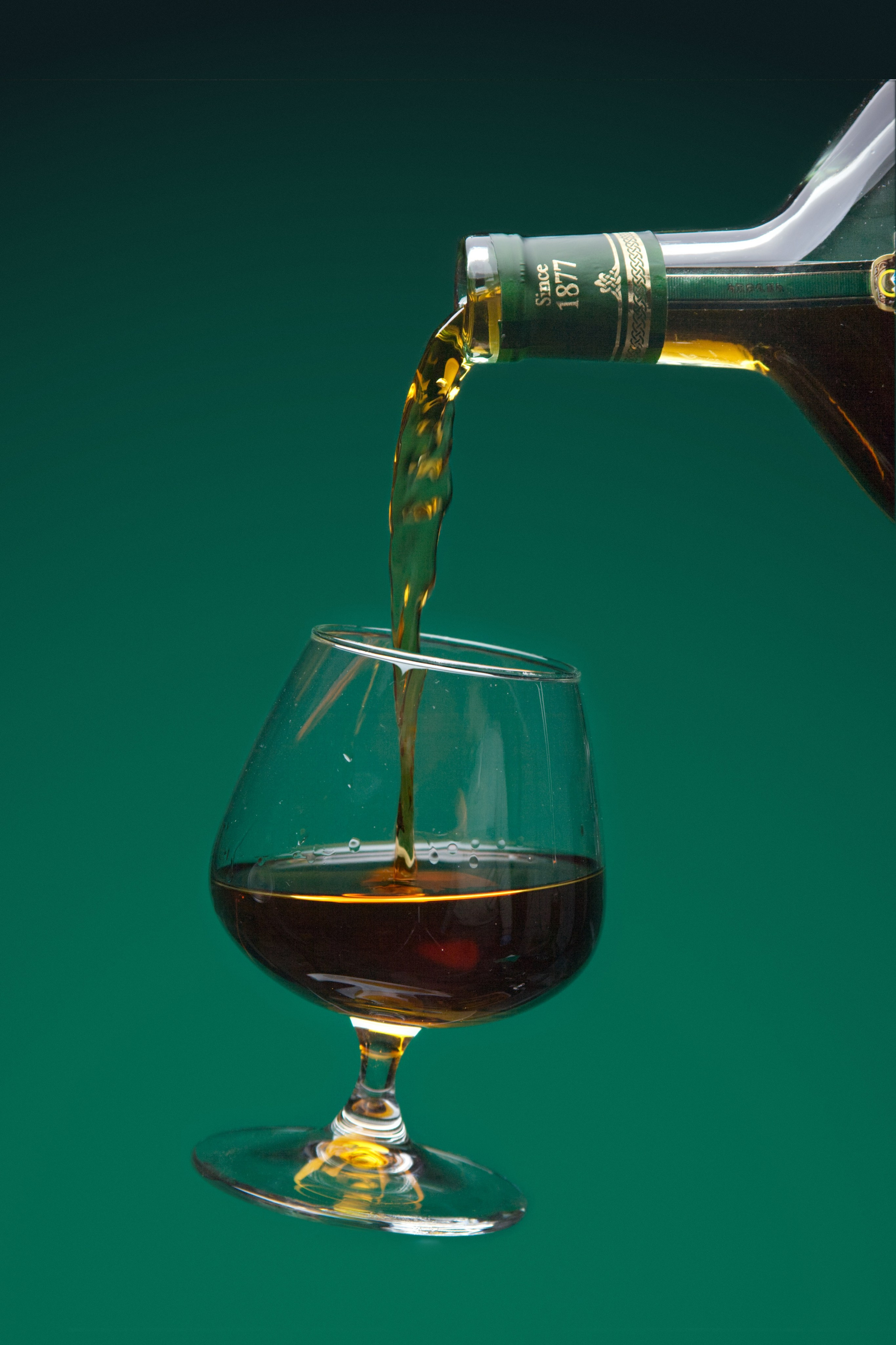 Предметная фотосъемка коньяка в Москве