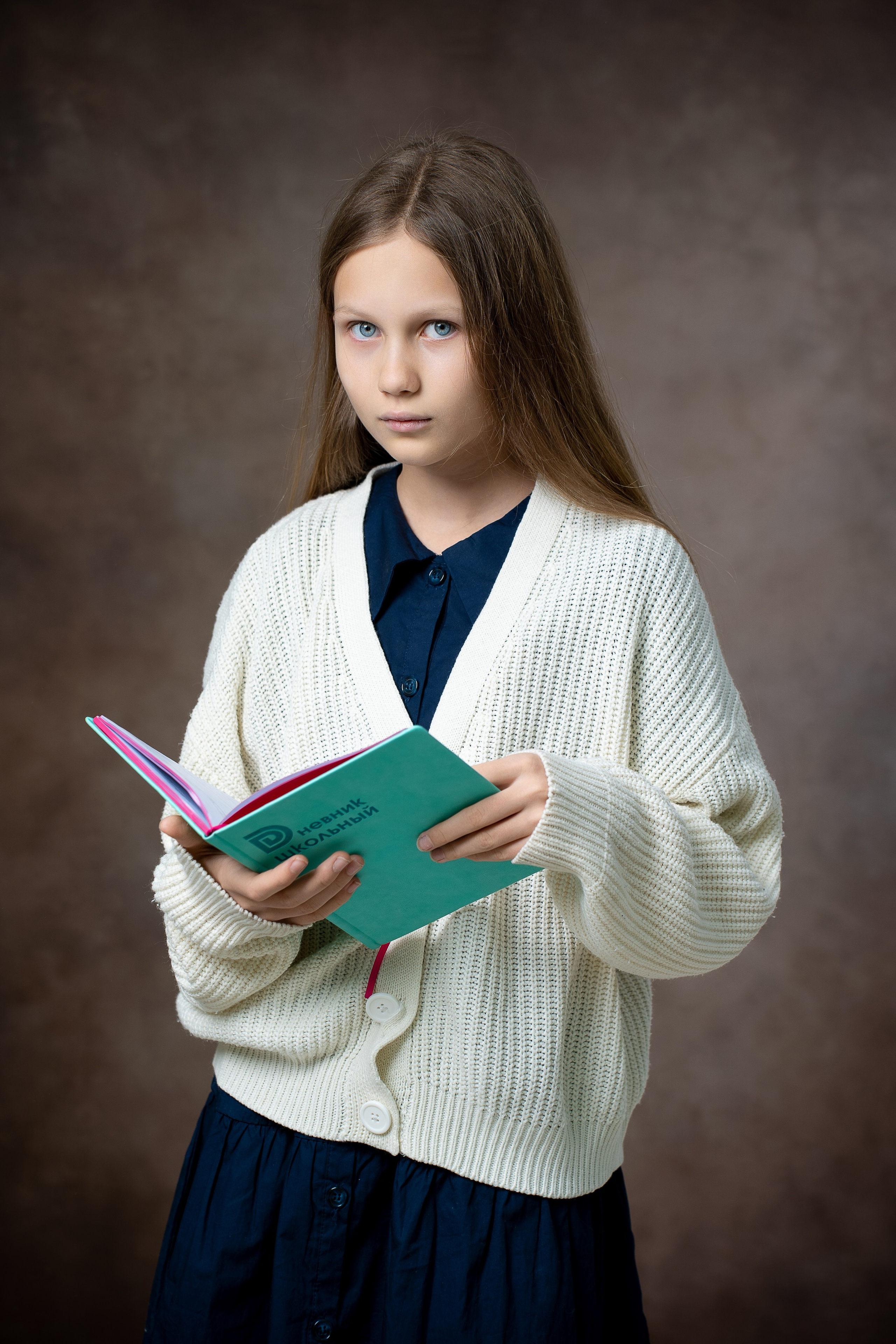 Выпускные альбомы 9 класс, выпускные альбомы старшая школа, выпускные альбомы Екатеринбург, Тот самый альбом, стрекоза фотостудия.фотограф на выпускной, школьный фотограф, фотограф Павел Цыганов.