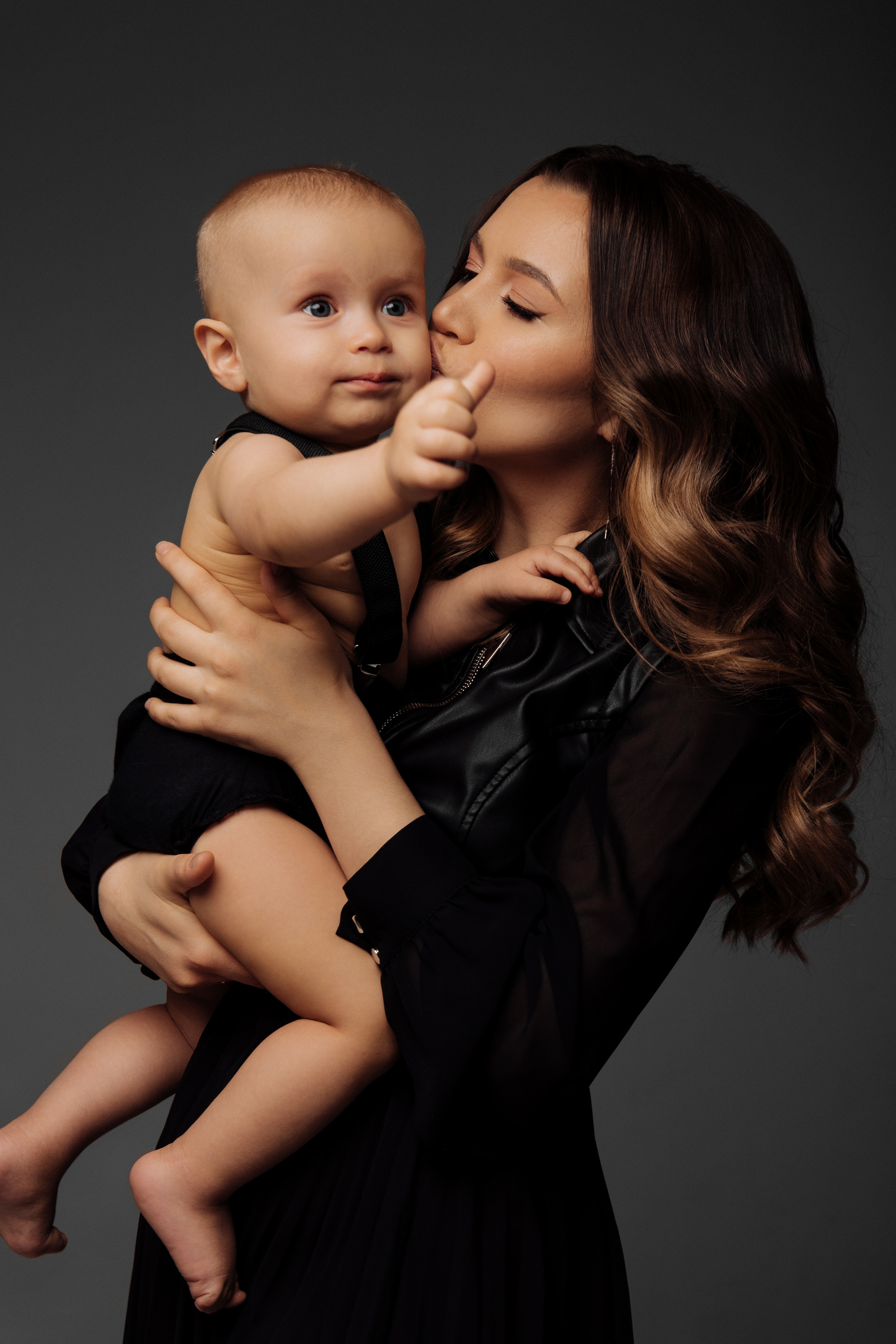 Фотосессия материнства и мама с малышом