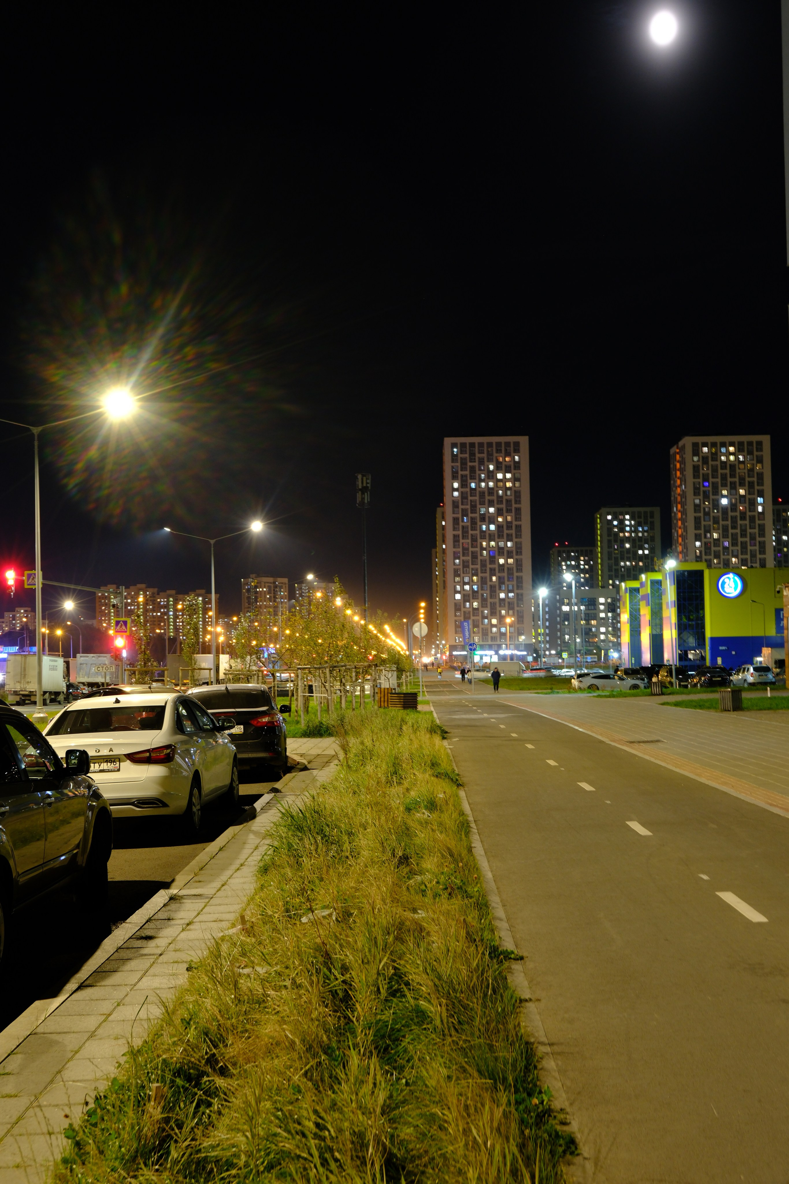 Вечерний Академ в Екатеринбурге. Начинающий фотограф-любитель Евгений Серебряков в Екатеринбурге