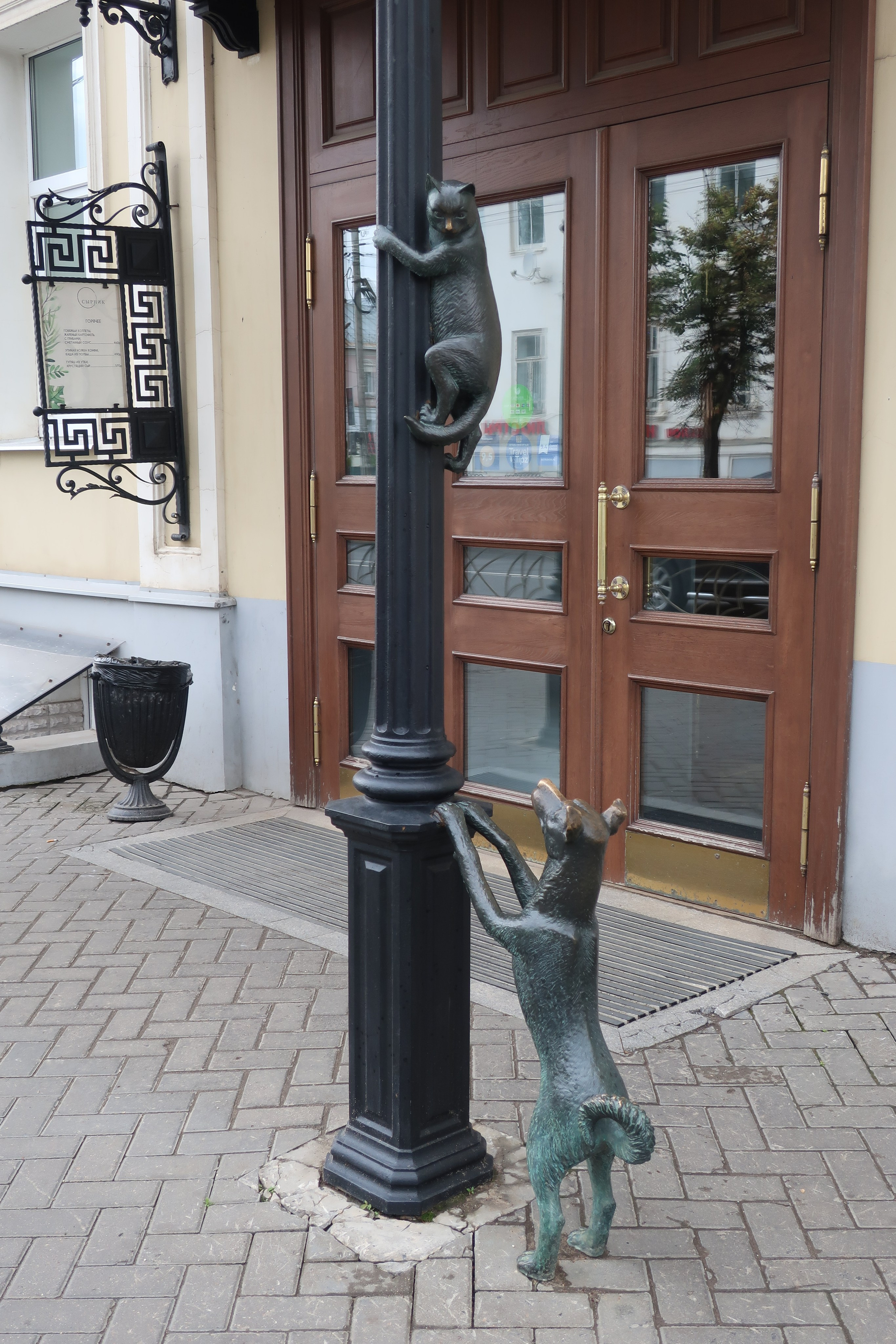 Фотопрогулка по дождливой Костроме, ч.1: Гостиный двор, музей сыра. Проект «Фотокладовка»: блог уличной фотографии в формате street photo