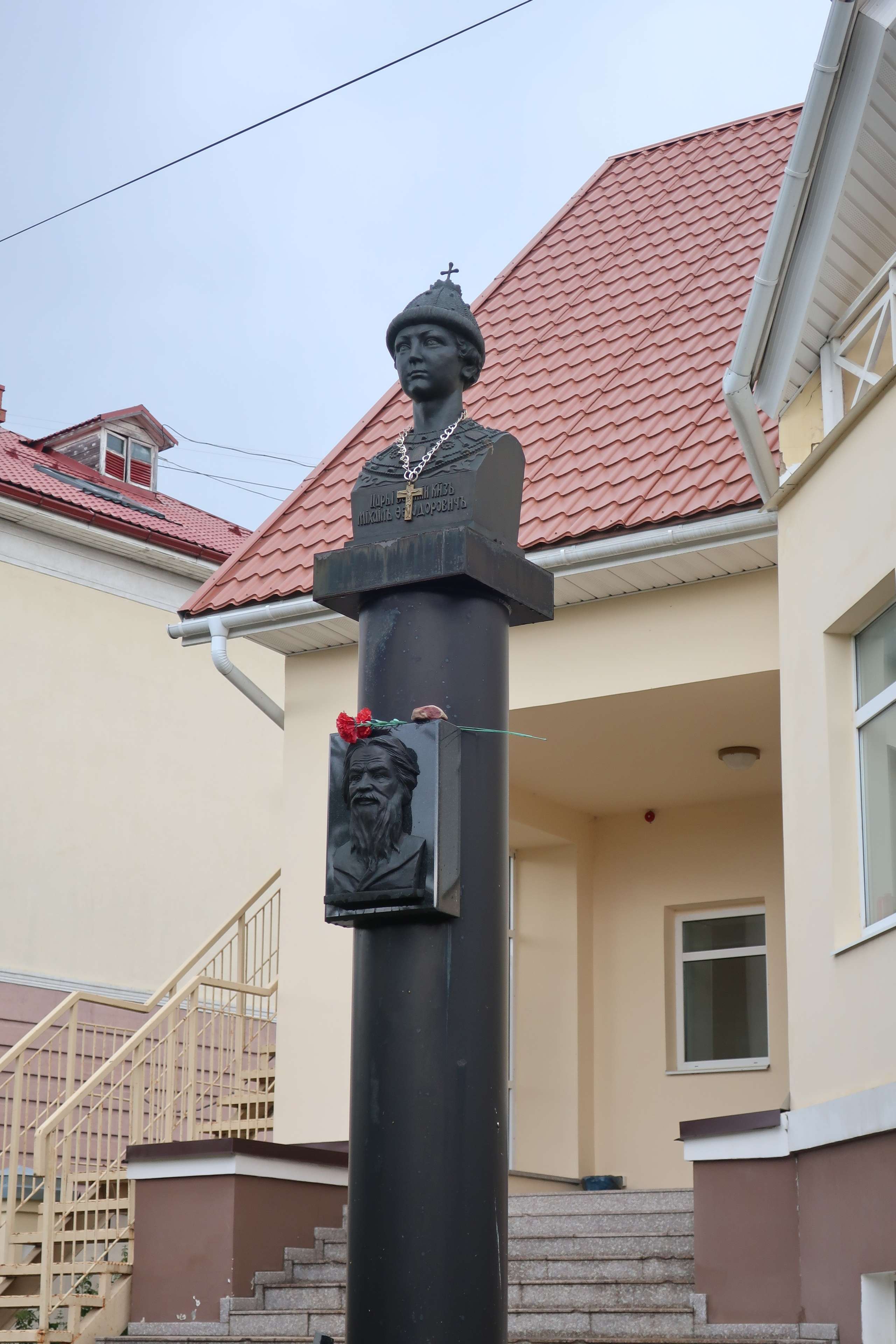 Памятника Михаилу Федоровичу Романову и Ивану Сусанину на Сусанинской площади в Костроме