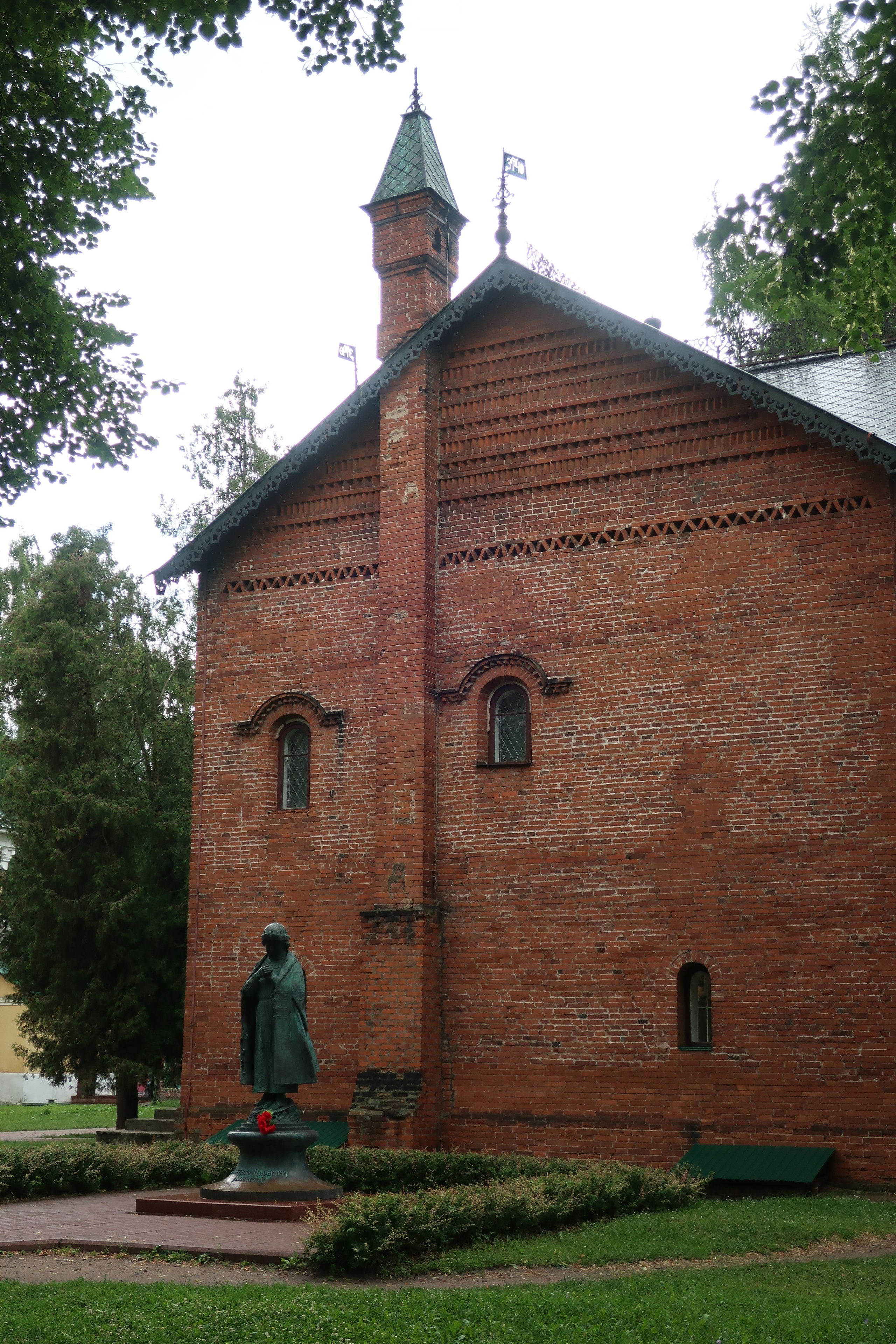 Фотопрогулка по летнему Угличу: что посмотреть, краткая история города. Проект «Фотокладовка»: блог уличной фотографии в формате street photo