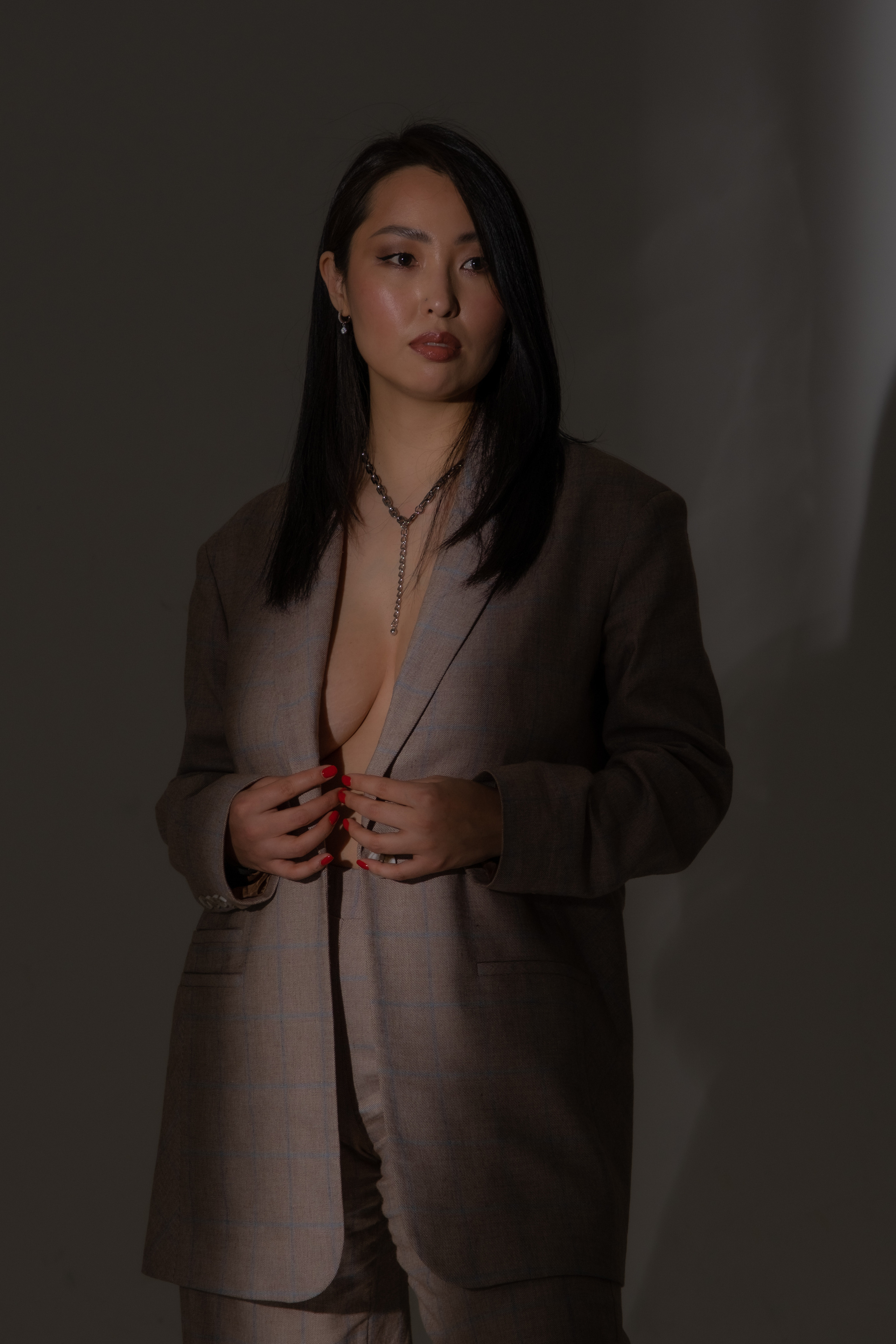 Фотограф Любовь Потапова Москва студийная фотосессия девушка азиатской внешности бурятка на фото фэшн съёмка