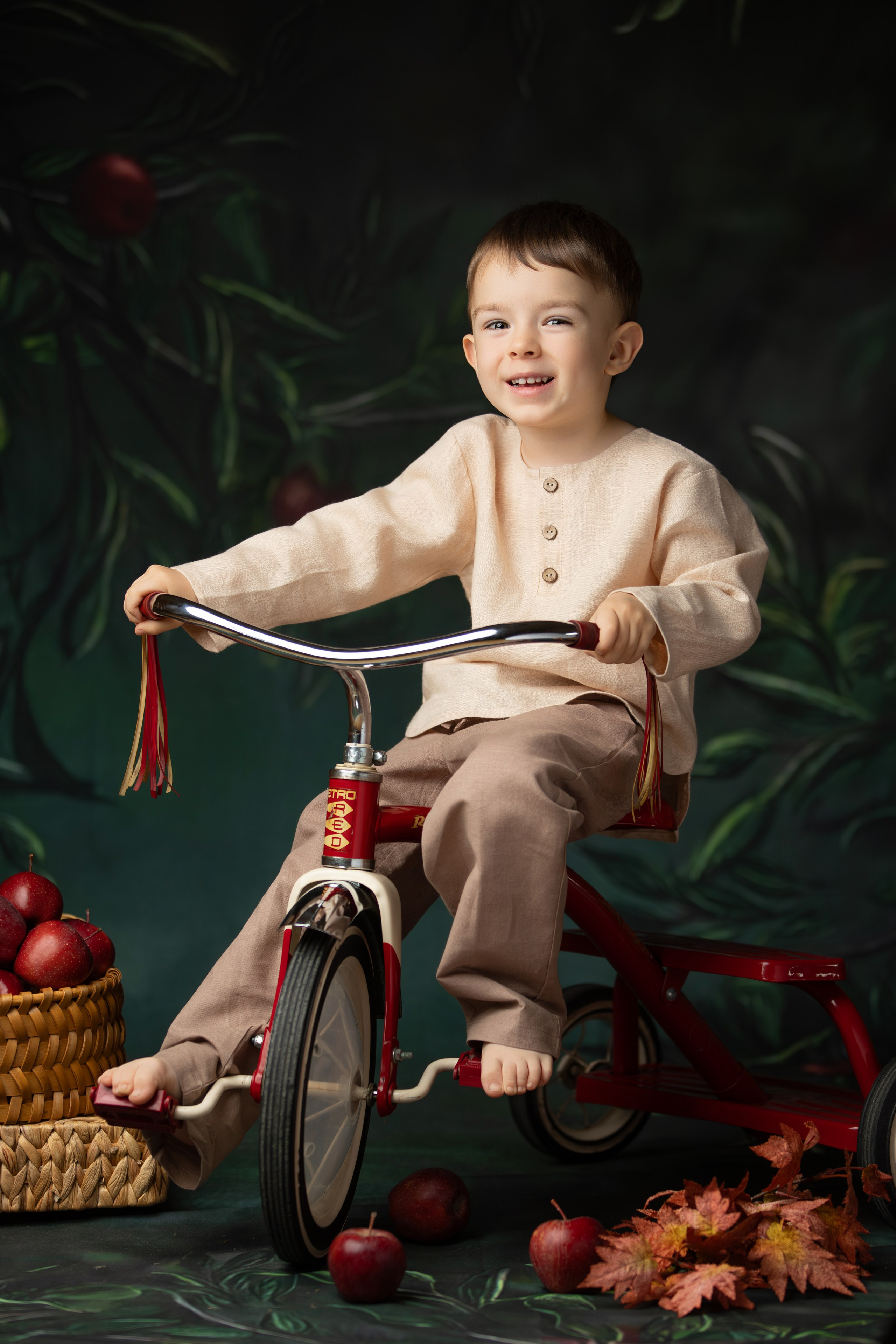 Осенний фотопроект для детей: стильные фотографии с осенними реквизитами и декорациями