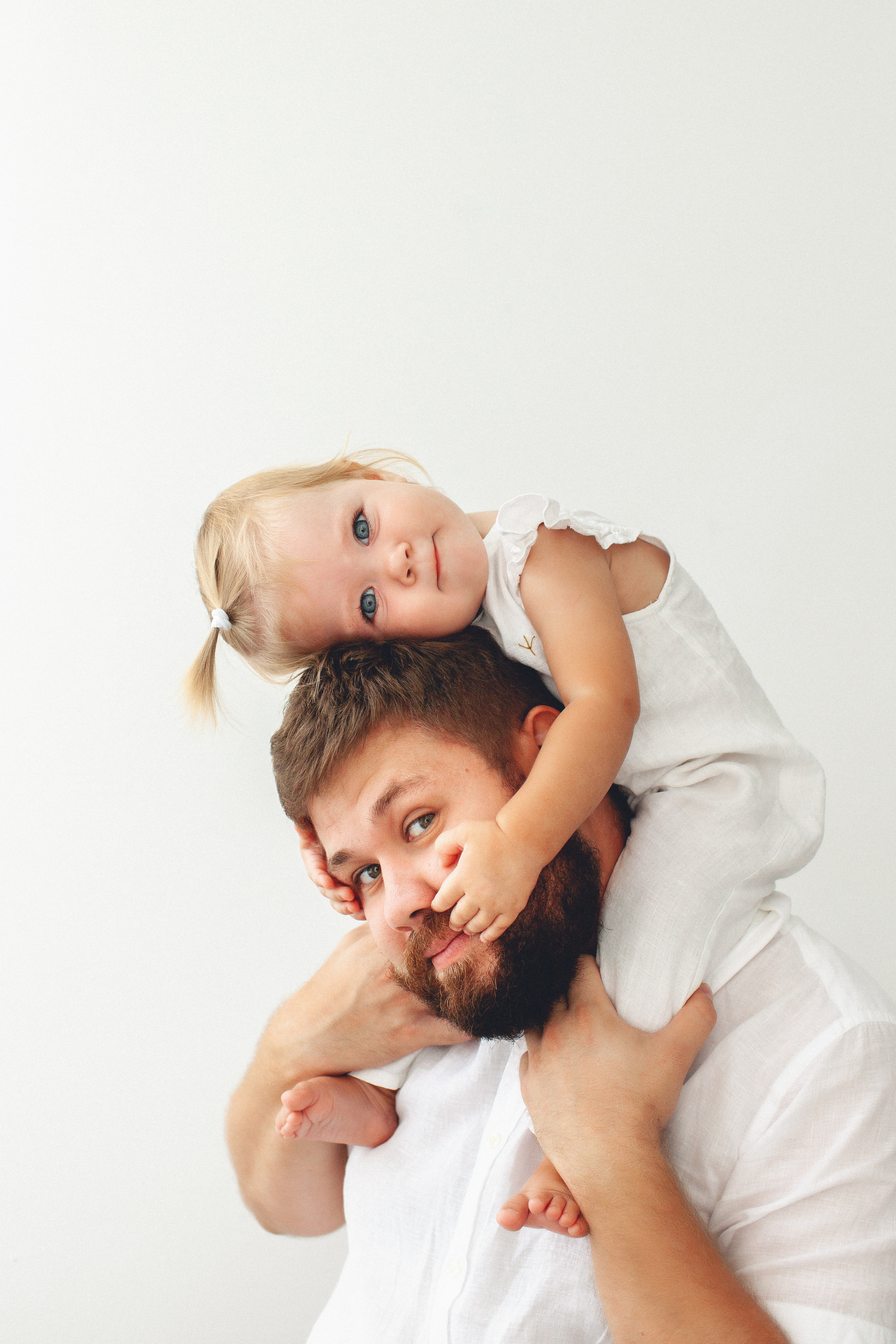 Мира с мамой и папой в Маленькой студии. Детский фотограф в Самаре