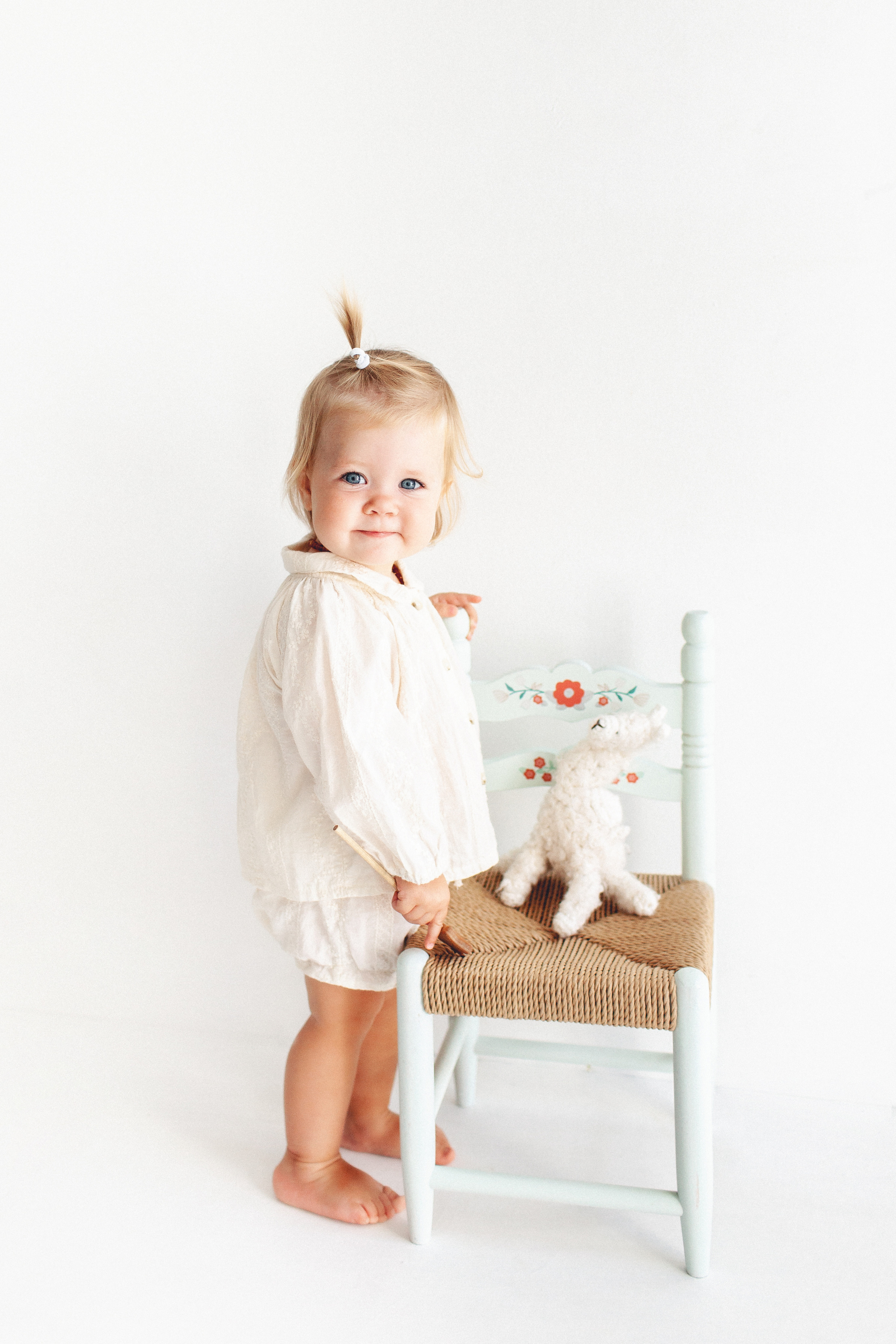 Мира с мамой и папой в Маленькой студии. Детский фотограф в Самаре