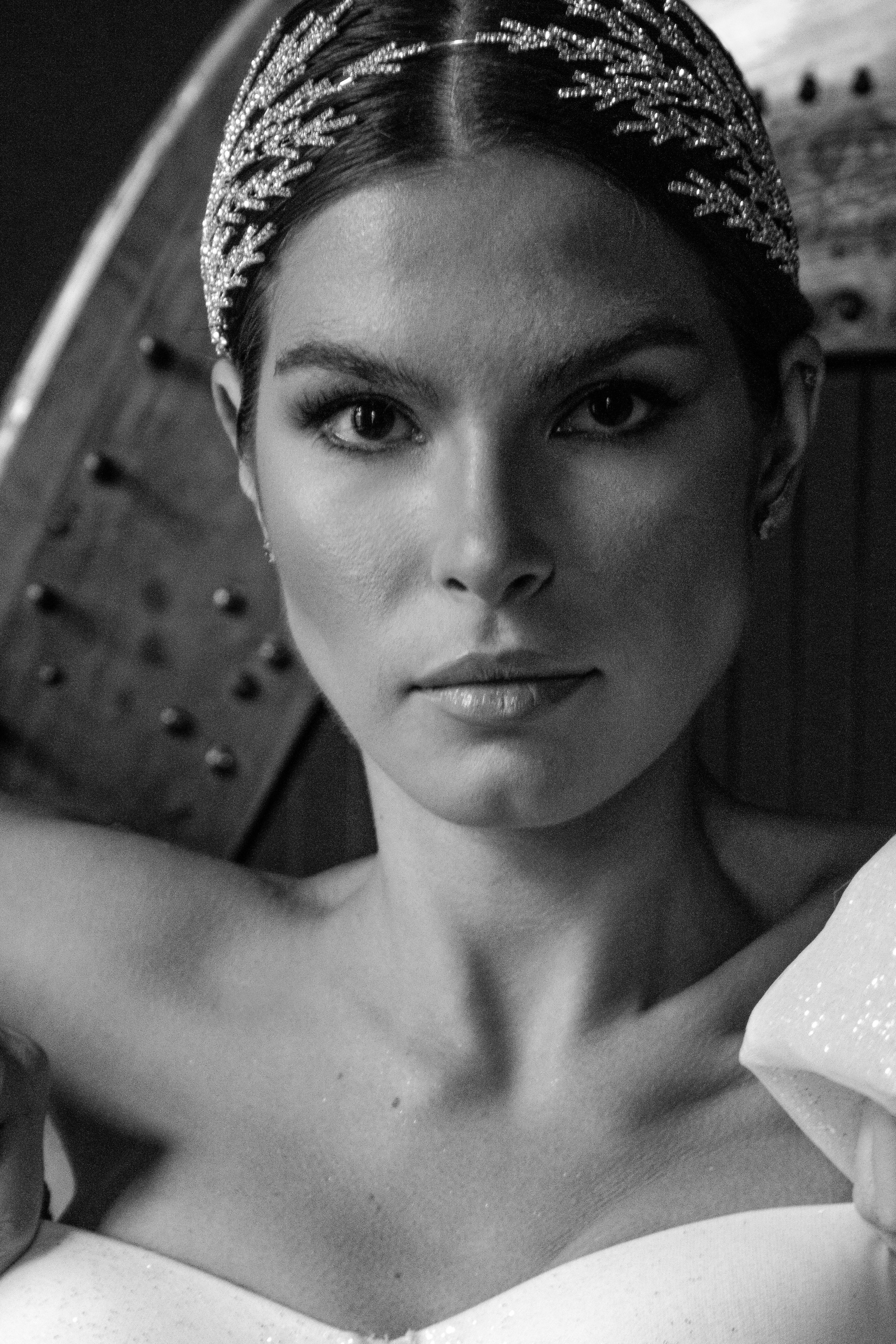 Фотосессия в старом особняке Москвы для невесты. Жуков Илья  свадебный фотограф в Москве