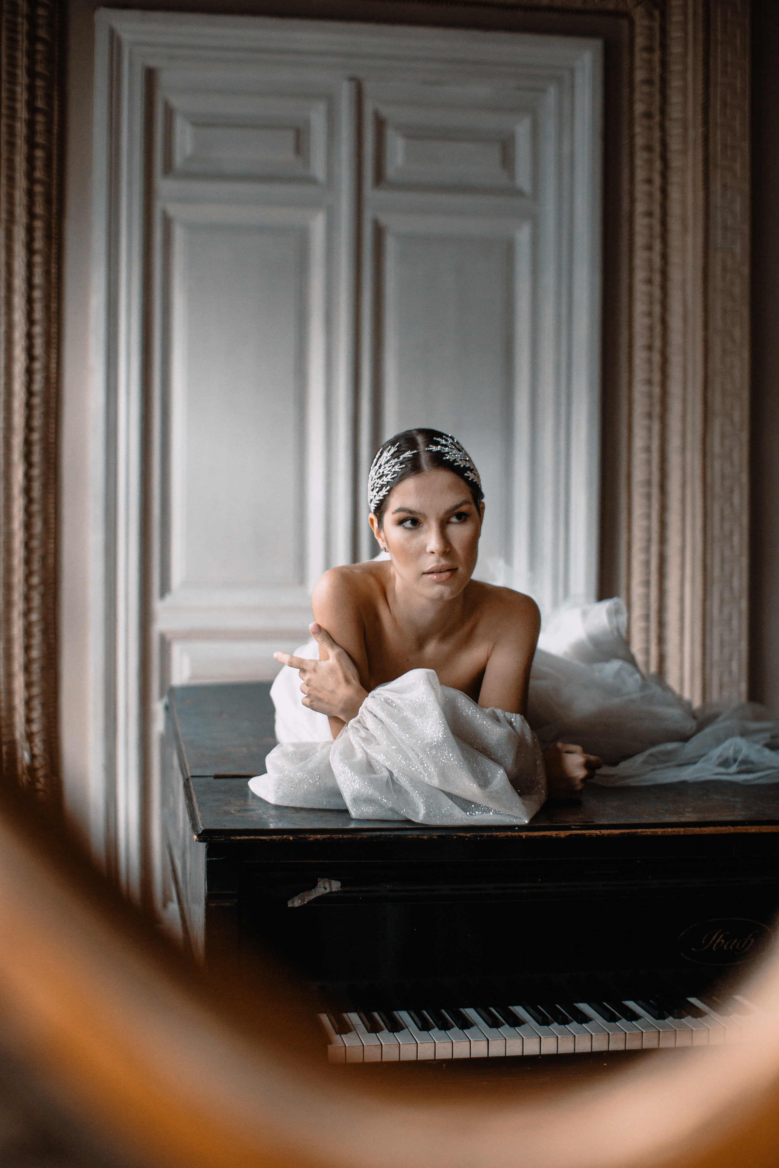 Фотосессия в старом особняке Москвы для невесты. Жуков Илья  свадебный фотограф в Москве