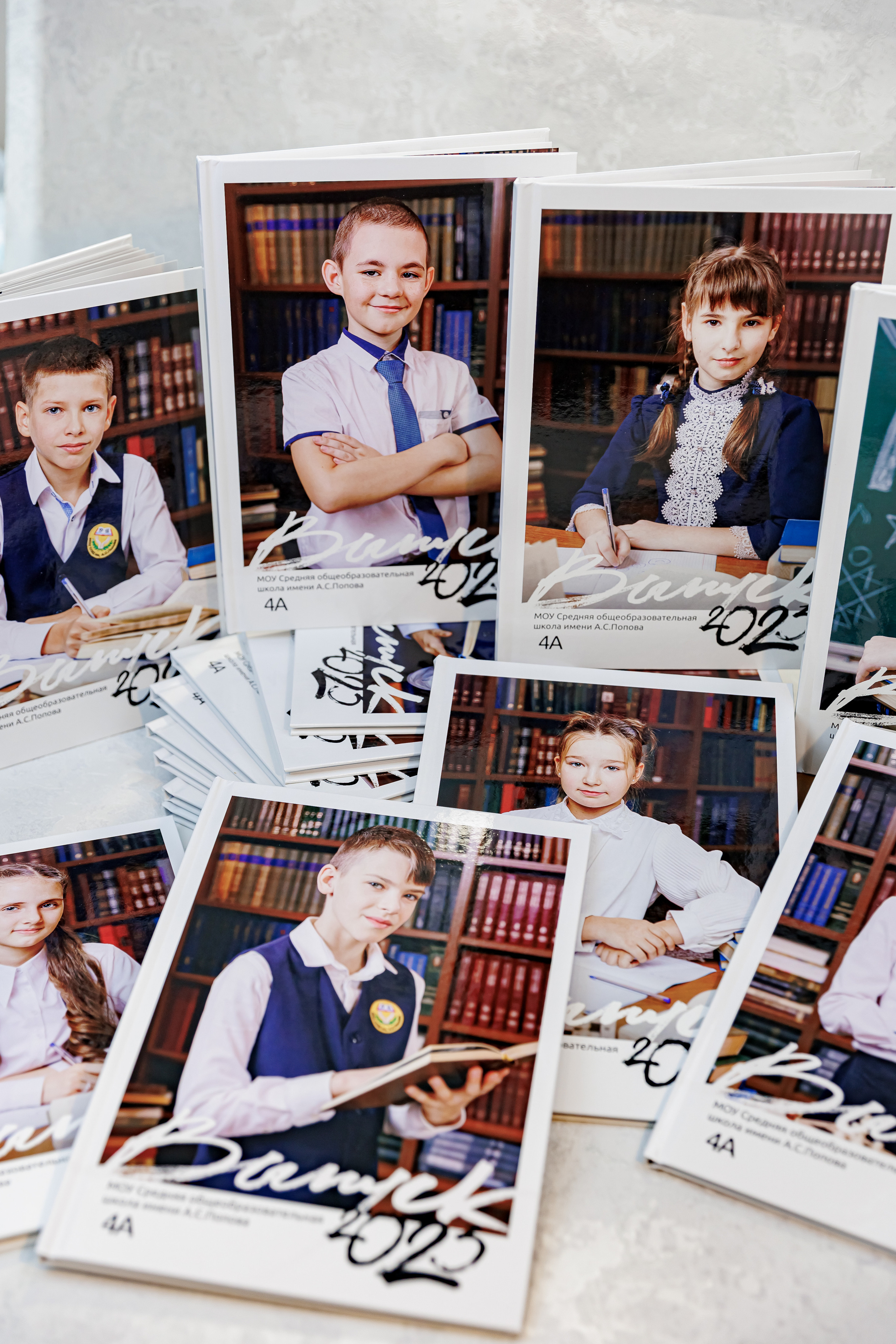 Выпускные альбомы 4 класс. Семейный и детский фотограф Комина Елена, Власиха, Одинцово