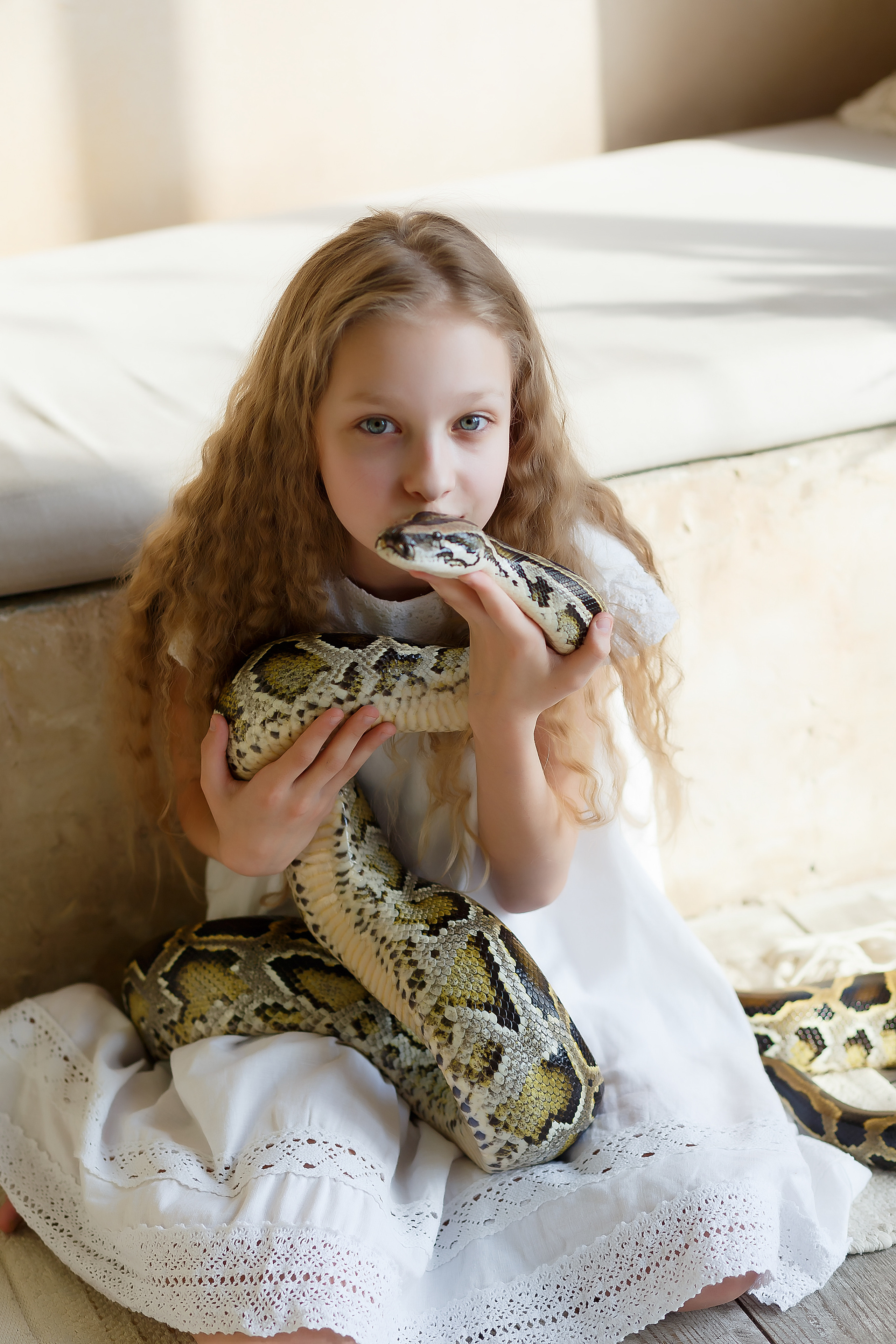 Фотосессия со змеей в студии. Ваш фотограф в Москве и Московской области — Мария Бучнева