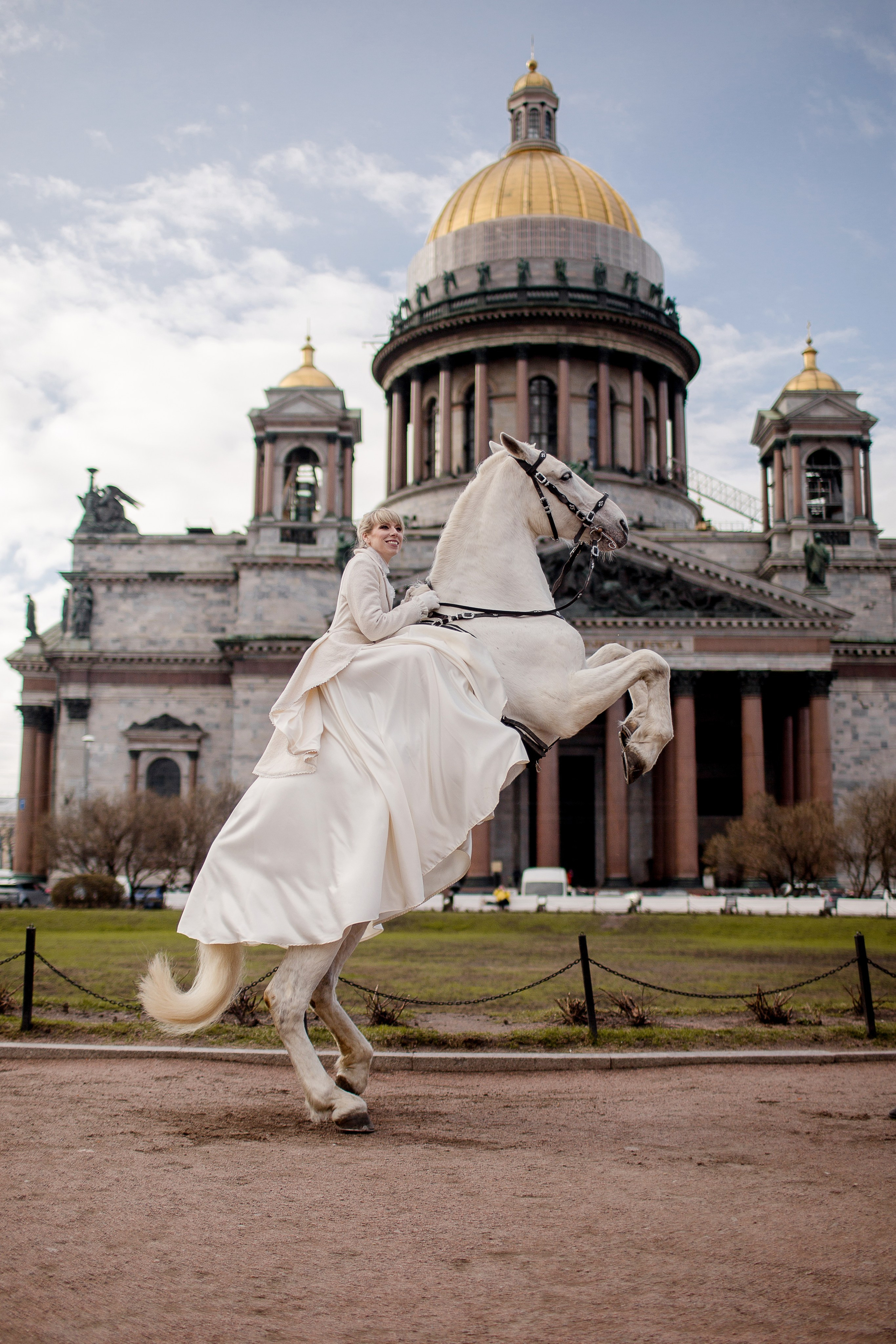 Фотопроект в центре Санкт-Петербурга с лошадьми
