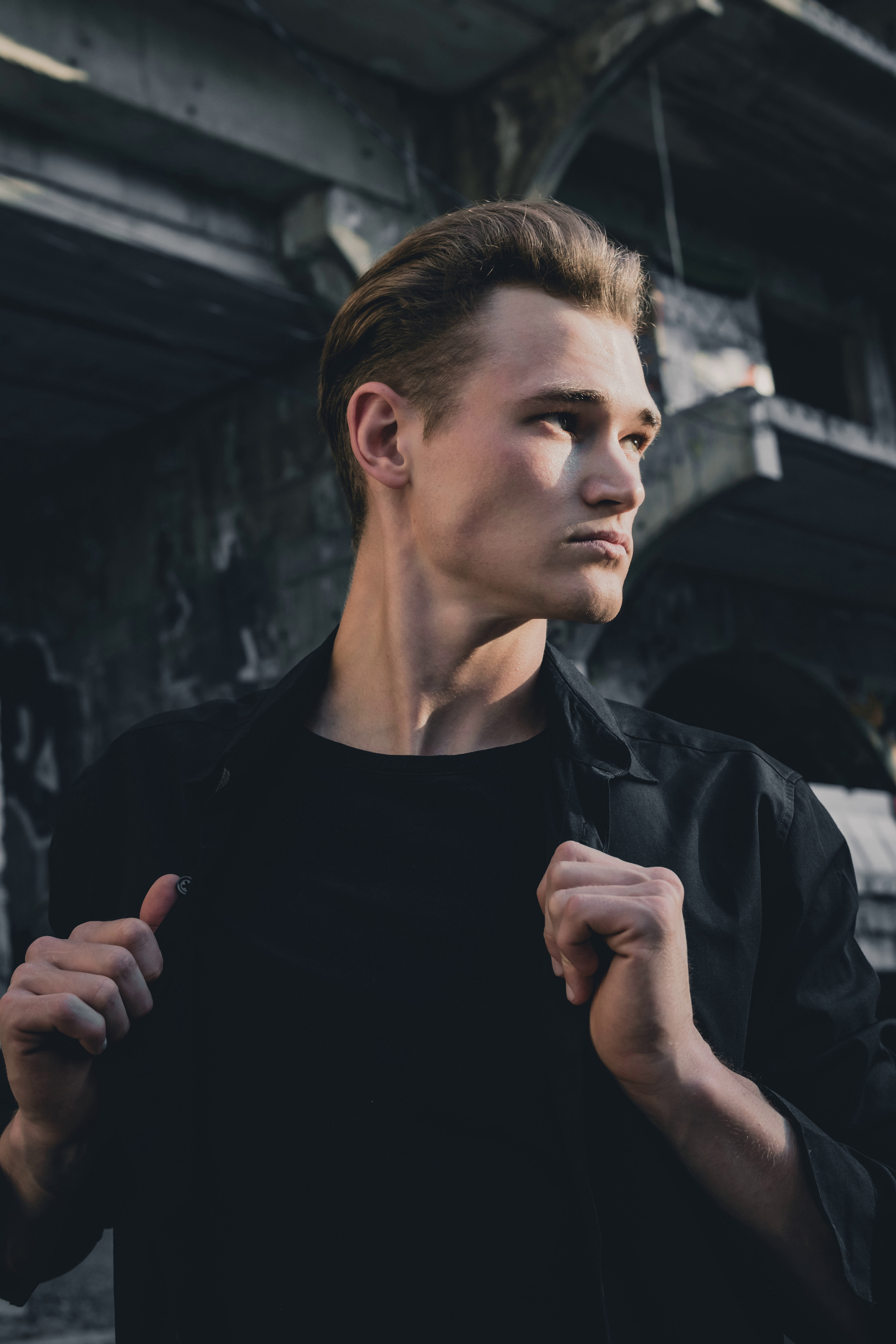 Фотосессия возле заброшенного дома. Фотограф в Ростове-на-Дону Игорь Апасеев