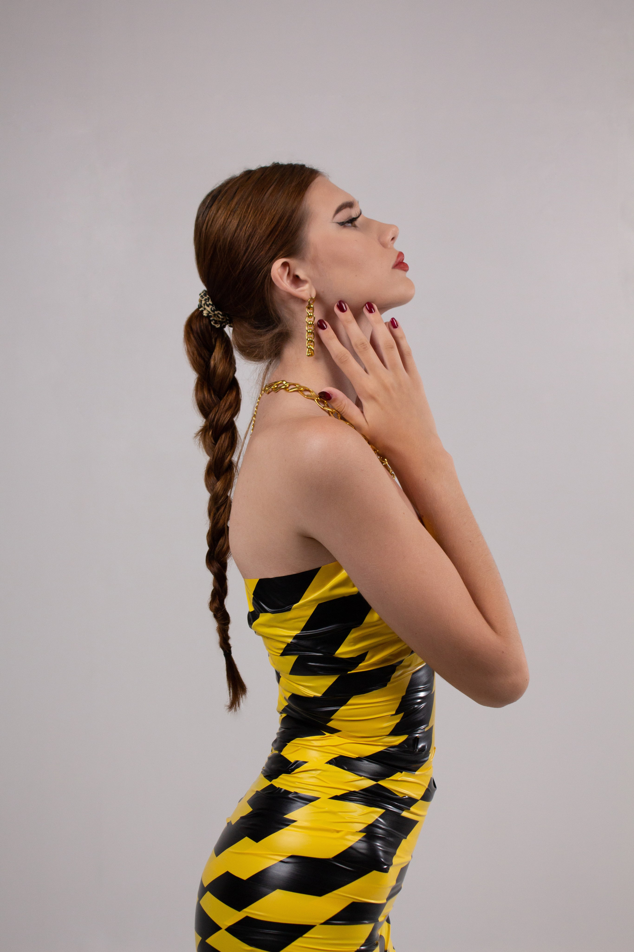 <img src="ml.jpg" alt="Съемка в студии девушки">