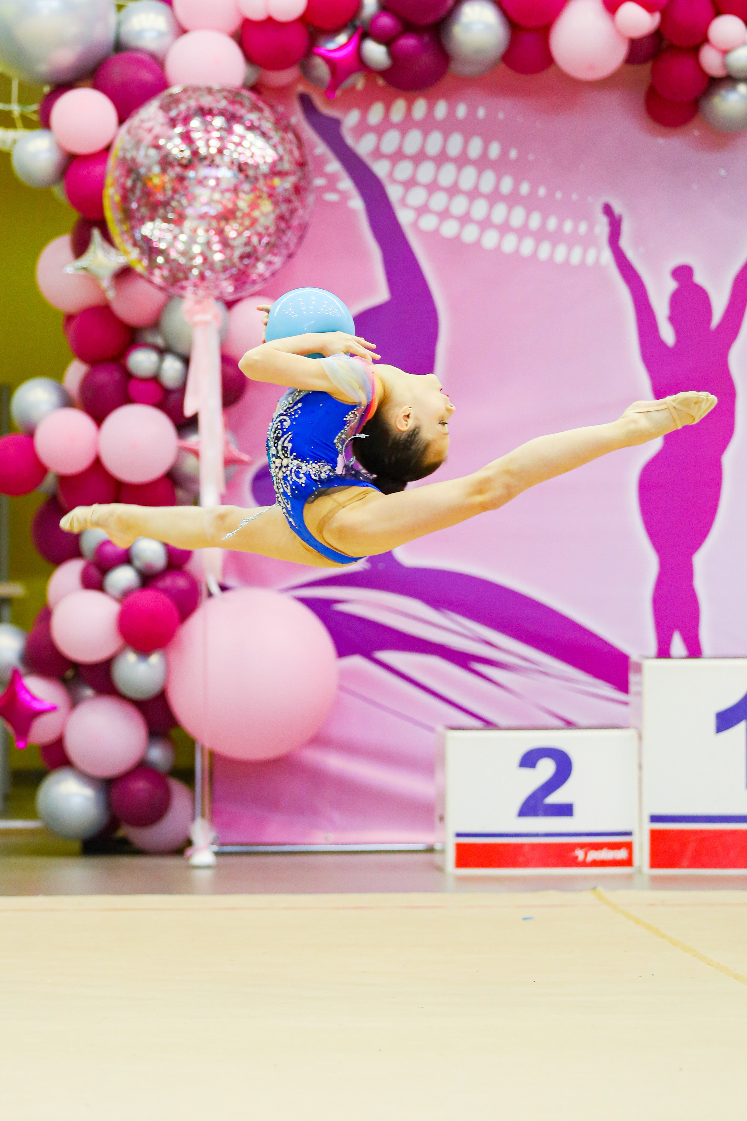 Фото и видео на соревнованиях по художественной гимнастике