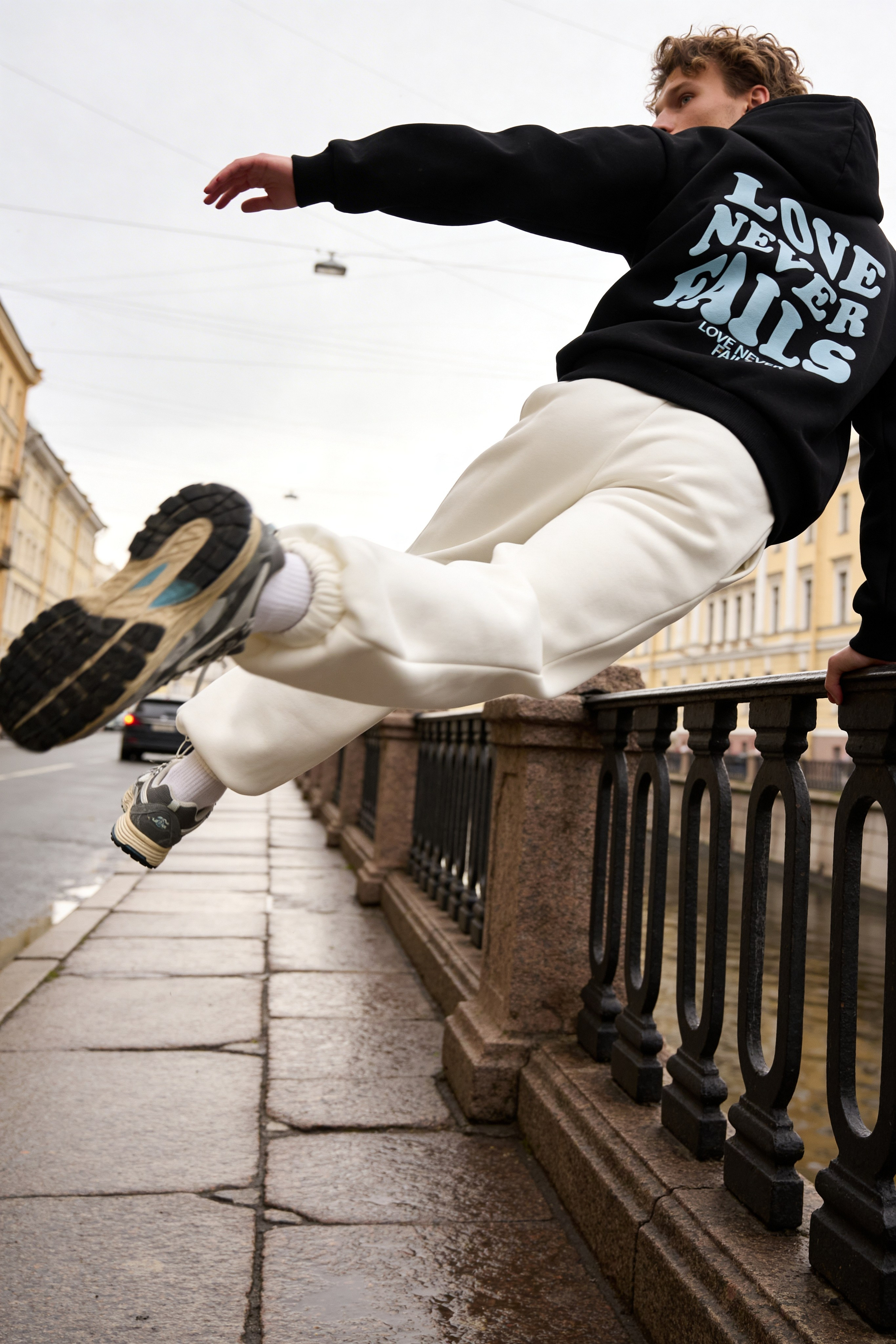 Телодвижения — AI-кампания для российского бренда одежды | jl.art.ai.lab. Анна Карчмит — AI-художник. Эдиториал, нейрофотосессия и контент для fashion и beauty брендов