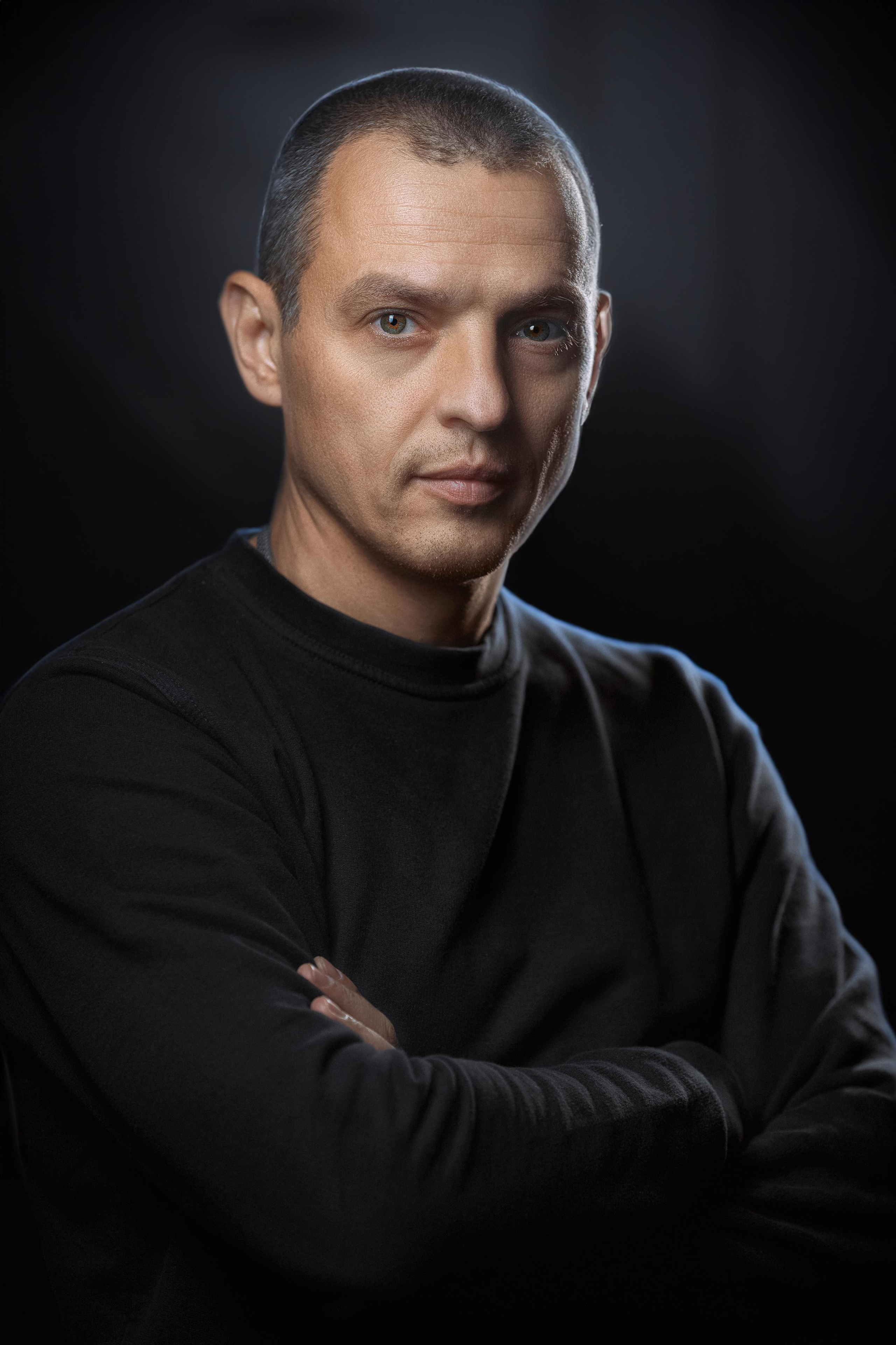 Контакты. Портретный фотограф Юрий Захаров в Москве