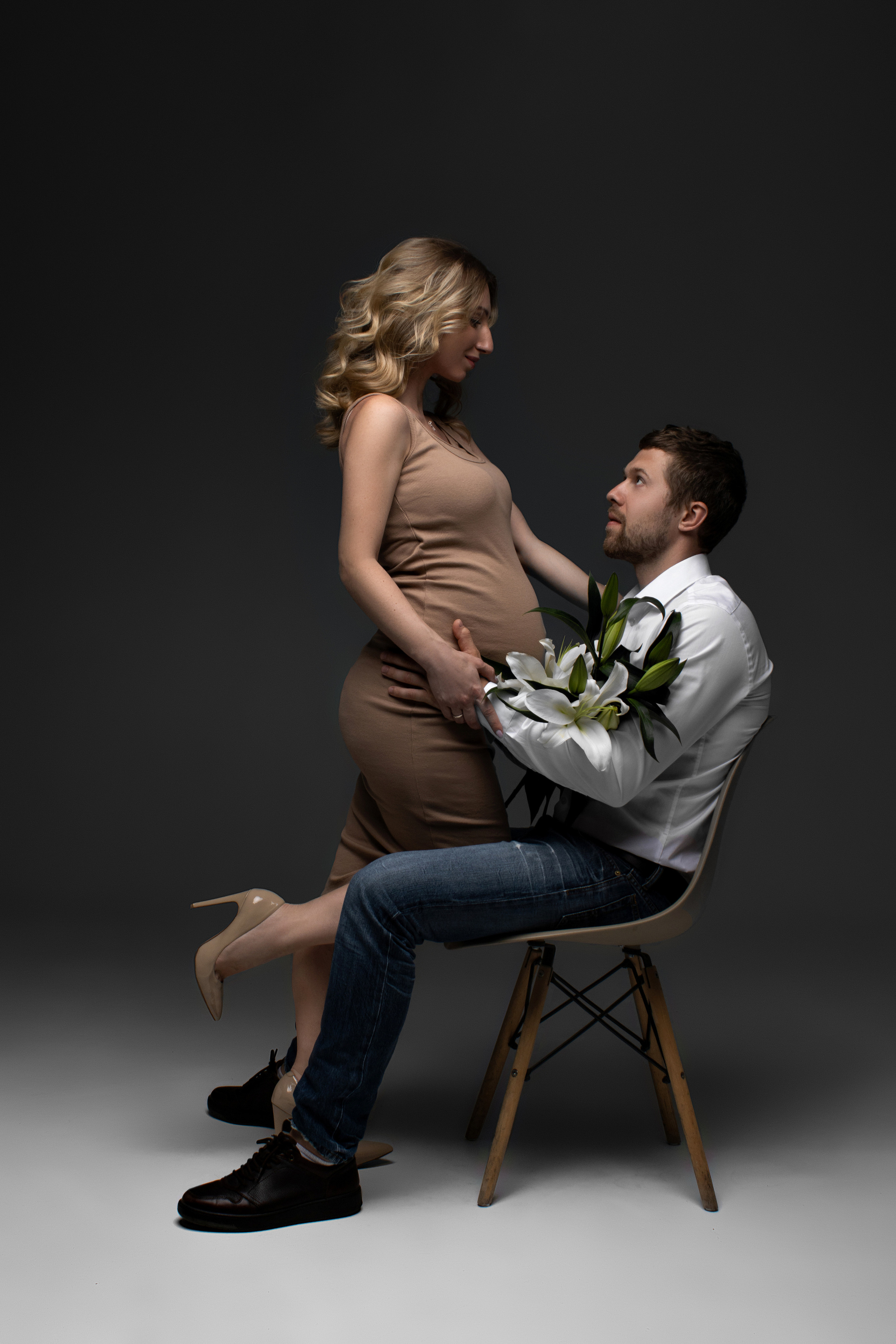 Фотосессия беременных с мужем в студии. Фотосессия беременности и семьи в СПб | Фотограф в стиле Vogue