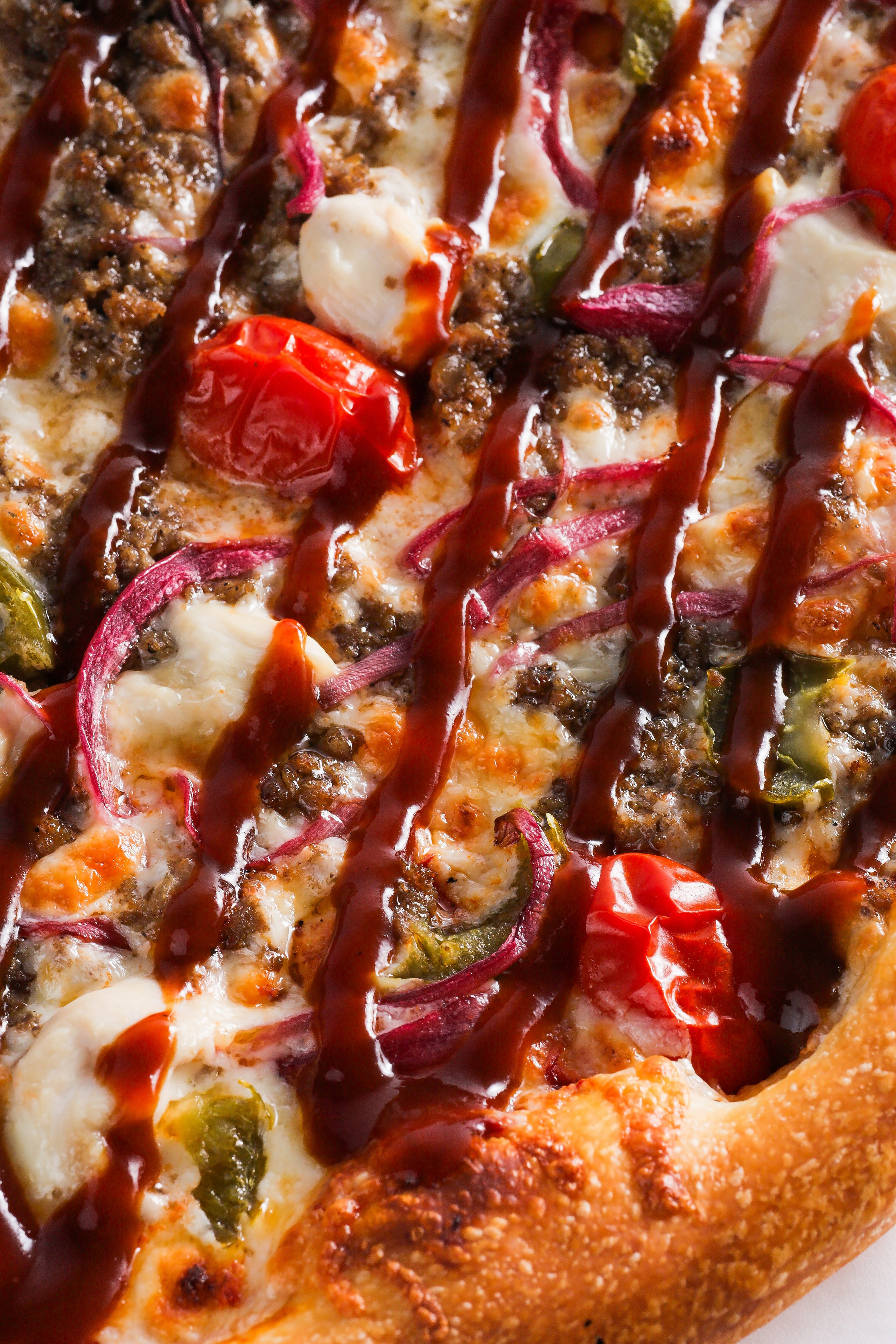 аппетитное фото пиццы с соусом крупным планом в Астане