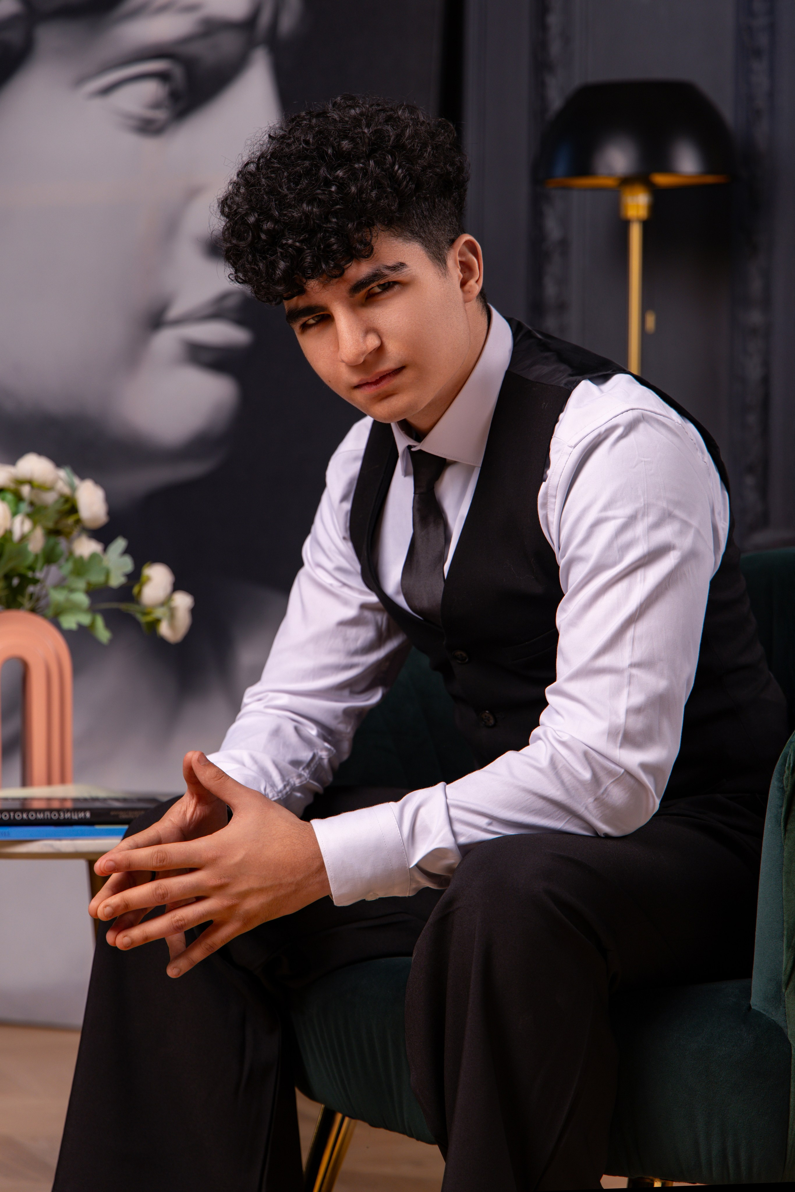 Фотосессия 11 класса в студии «SKYPOINT STUDIO». Фотограф и видеограф Софья Бурляева в Санкт-Петербурге