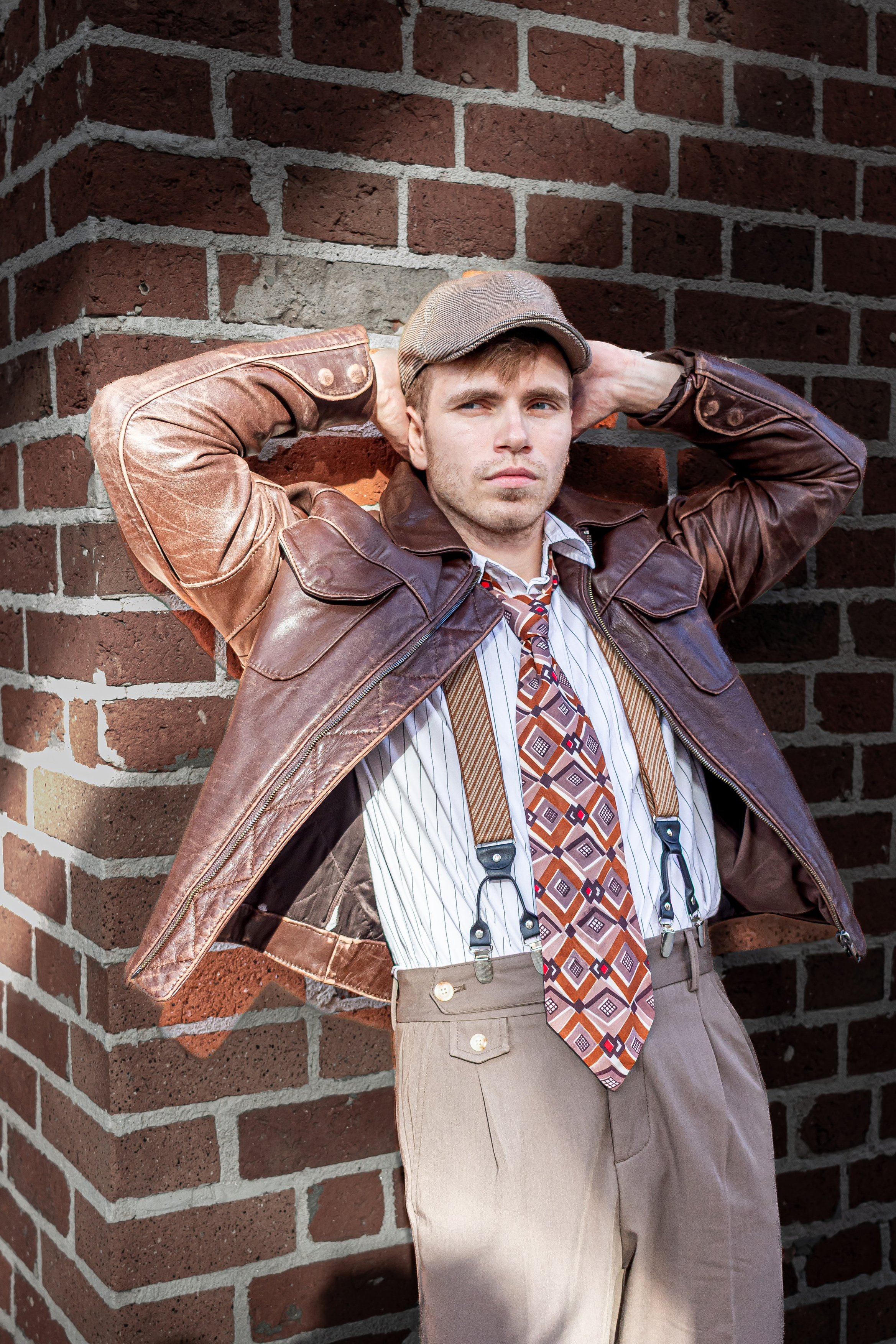 деловой мужской портрет у стены, фотограф Карасёва Елена