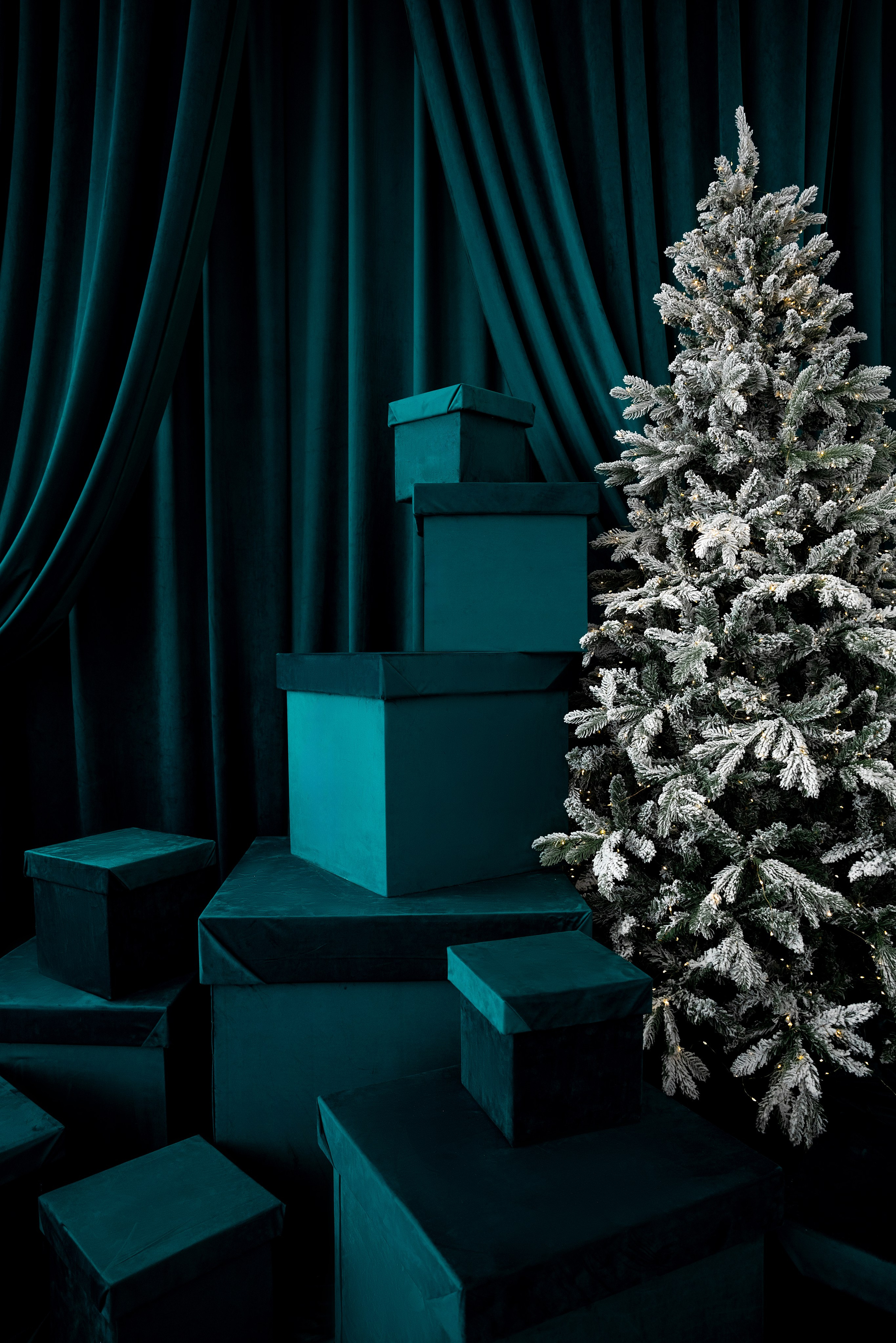 изумрудные подарки и ёлка