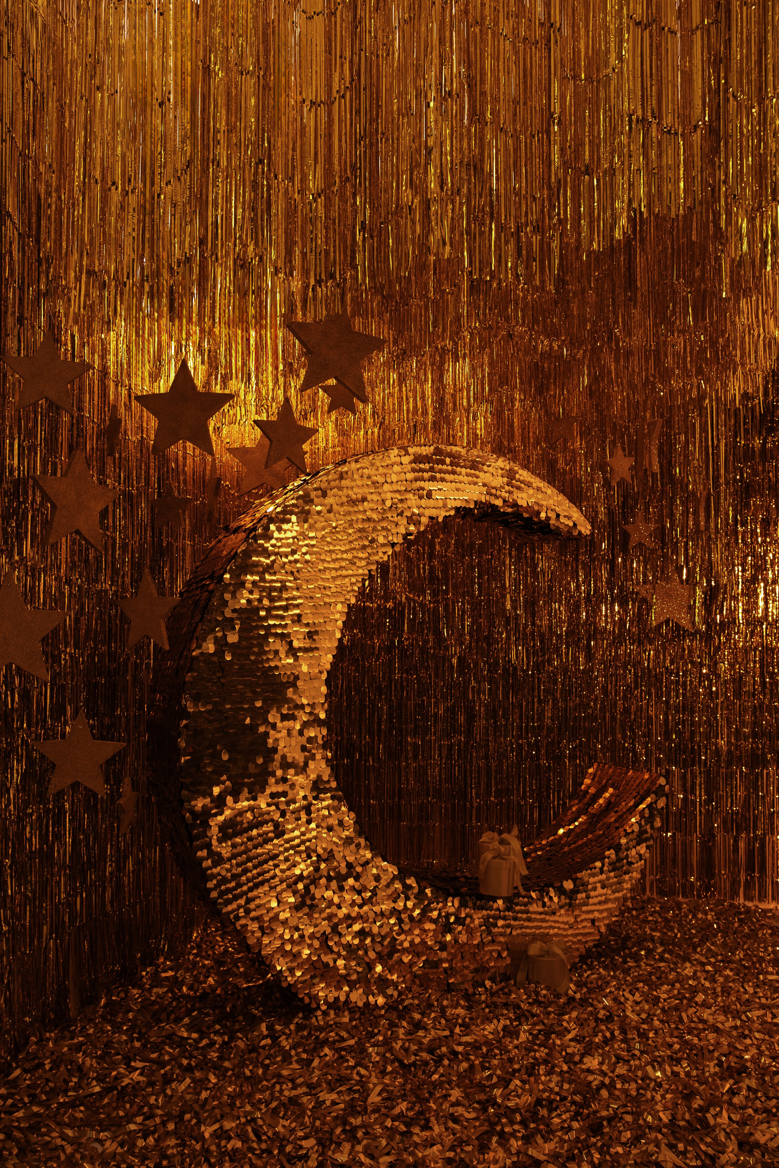 золотая большая луна декоративная