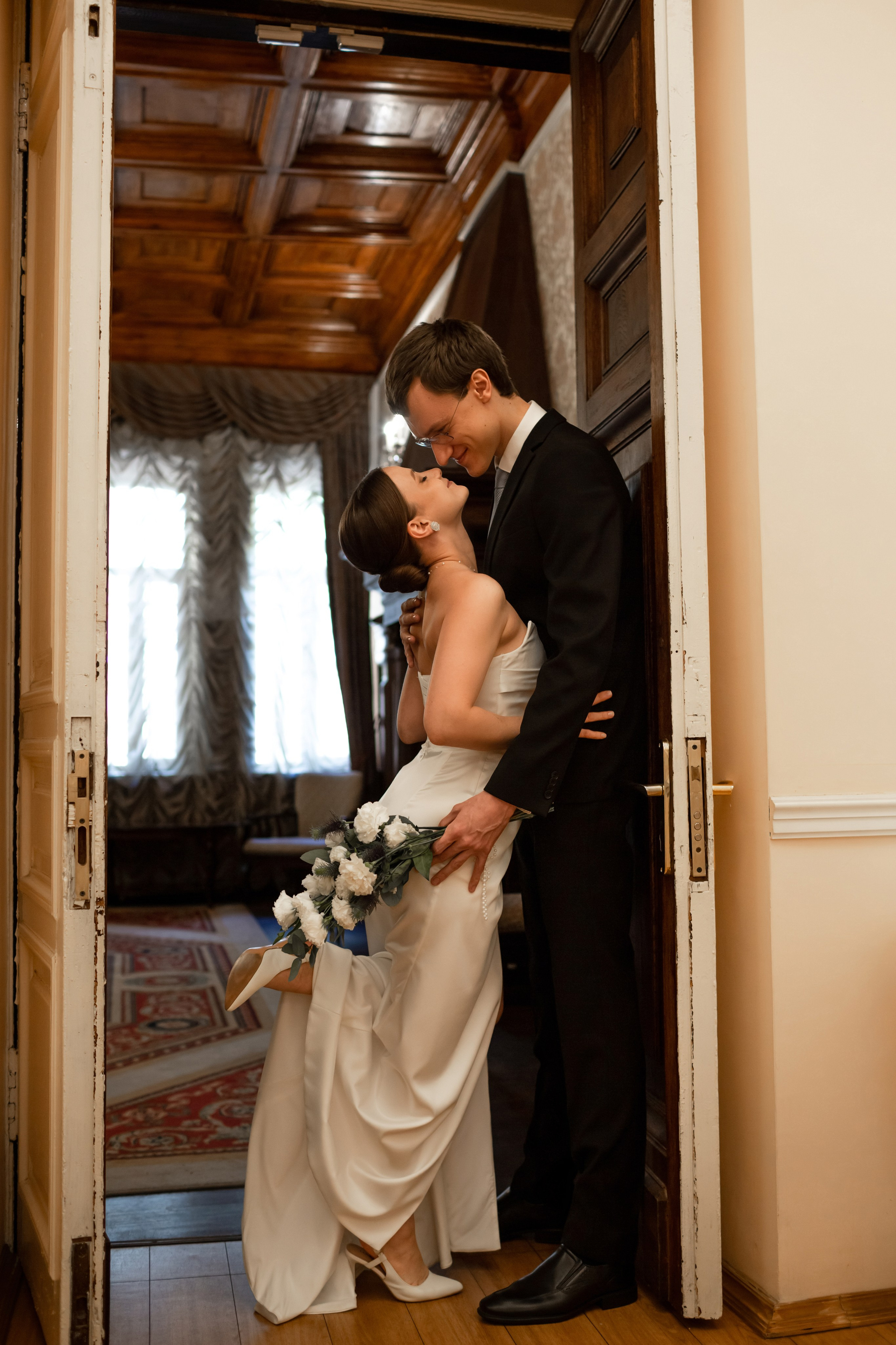 Свадьба в загсе Петроградского района. Свадебный фотограф Кирилл Белый