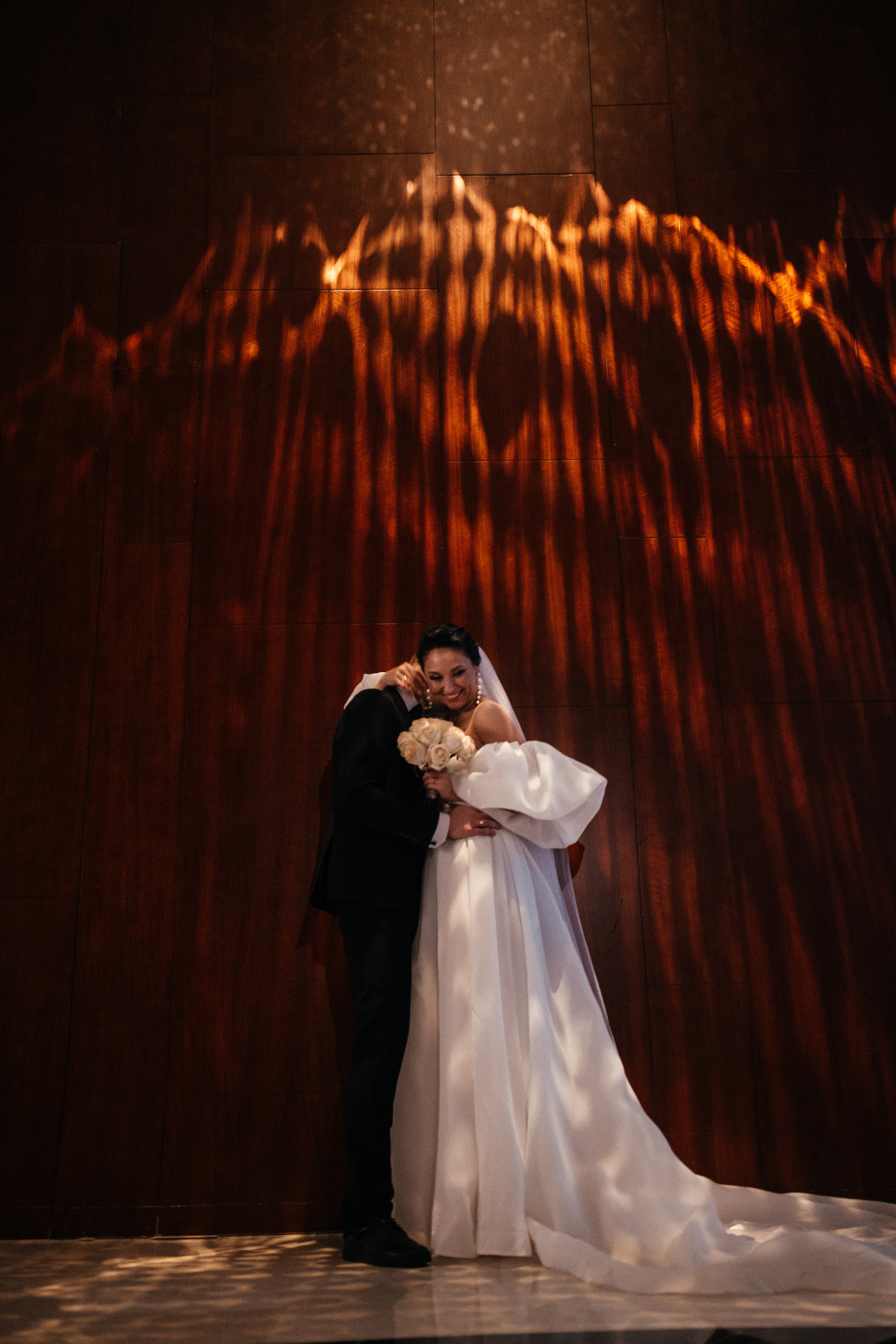 Яркая свадебная фотосессия зимой