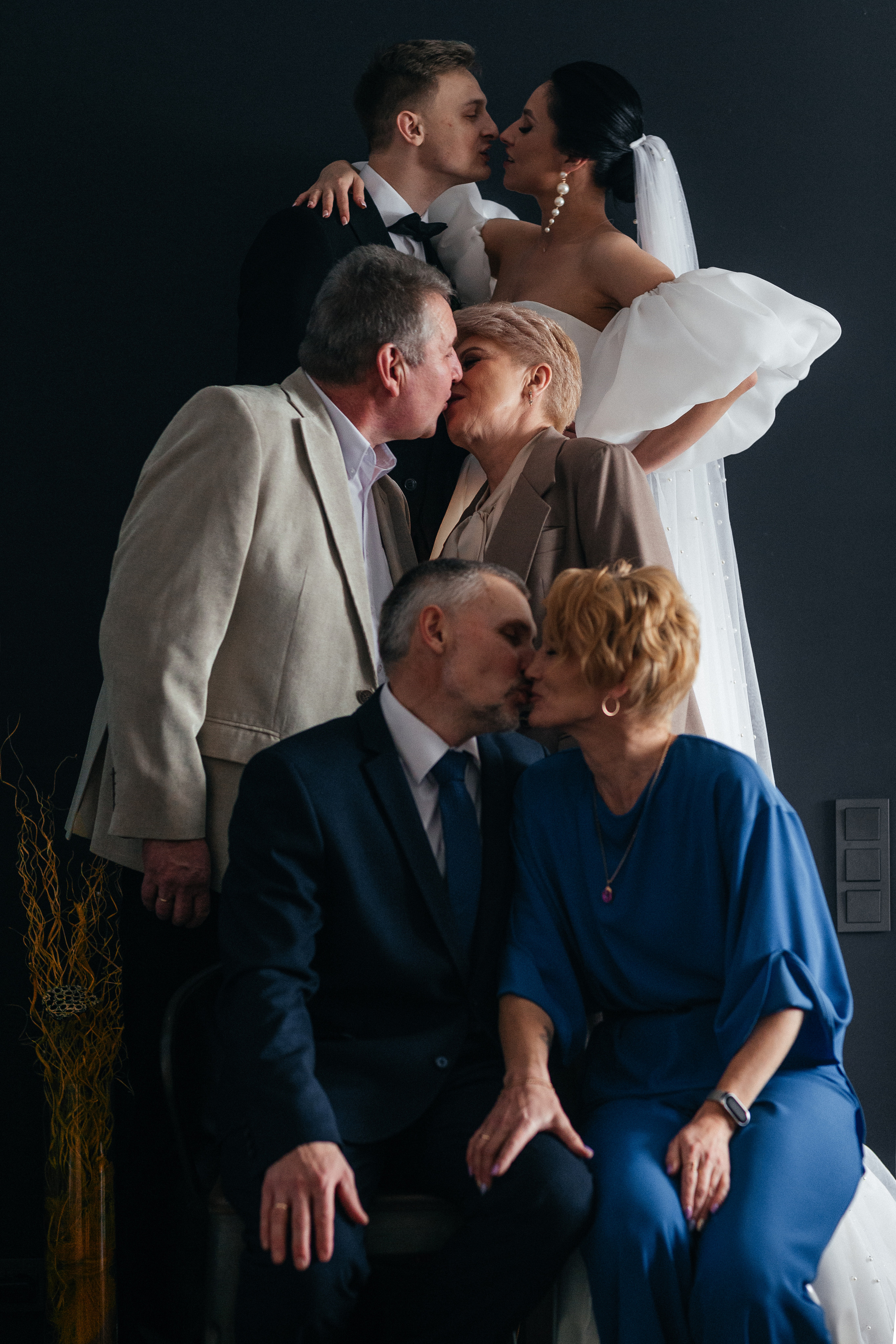 Яркая свадебная фотосессия зимой