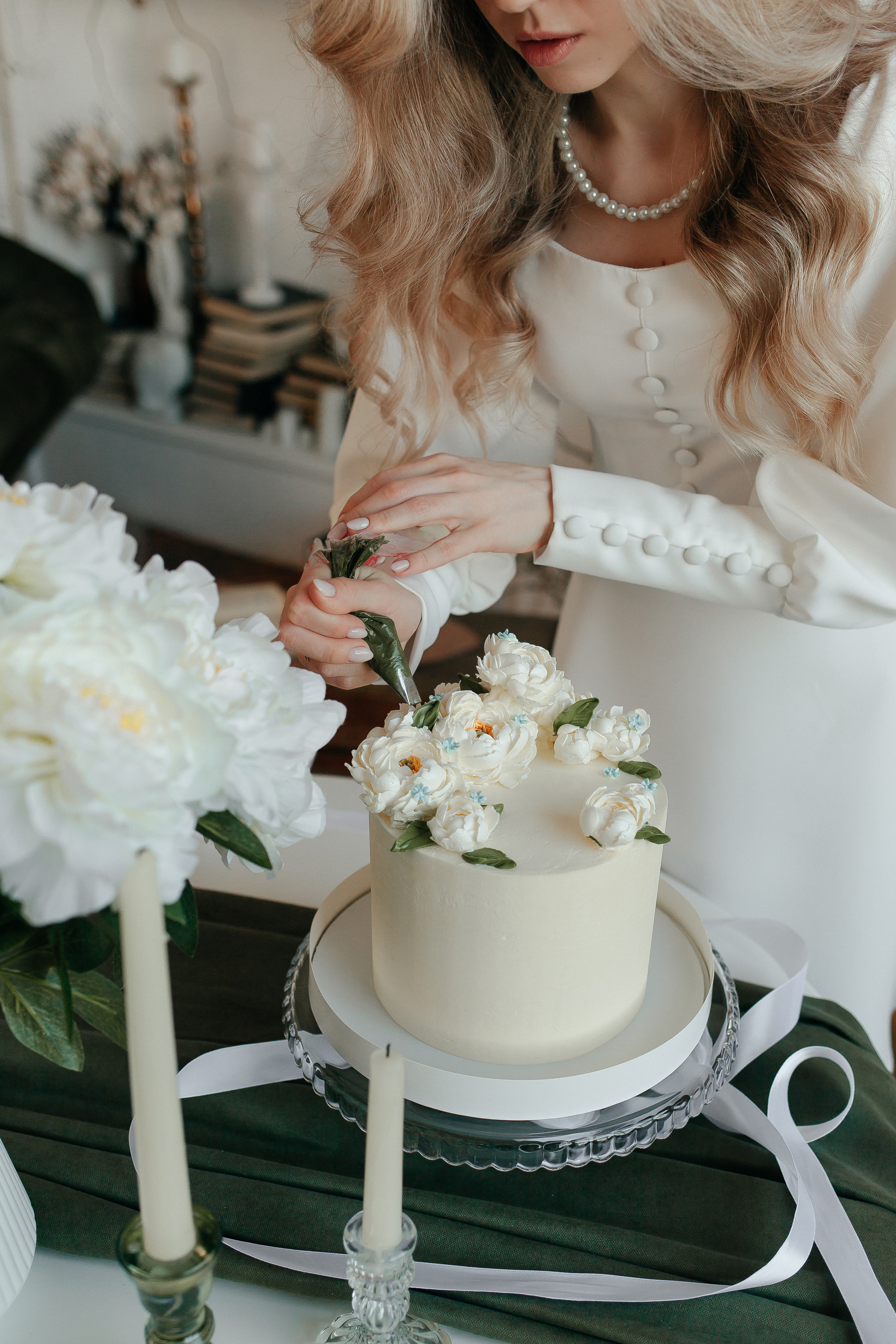 Аникина Юлия / Кремовая флористика в корейской технике