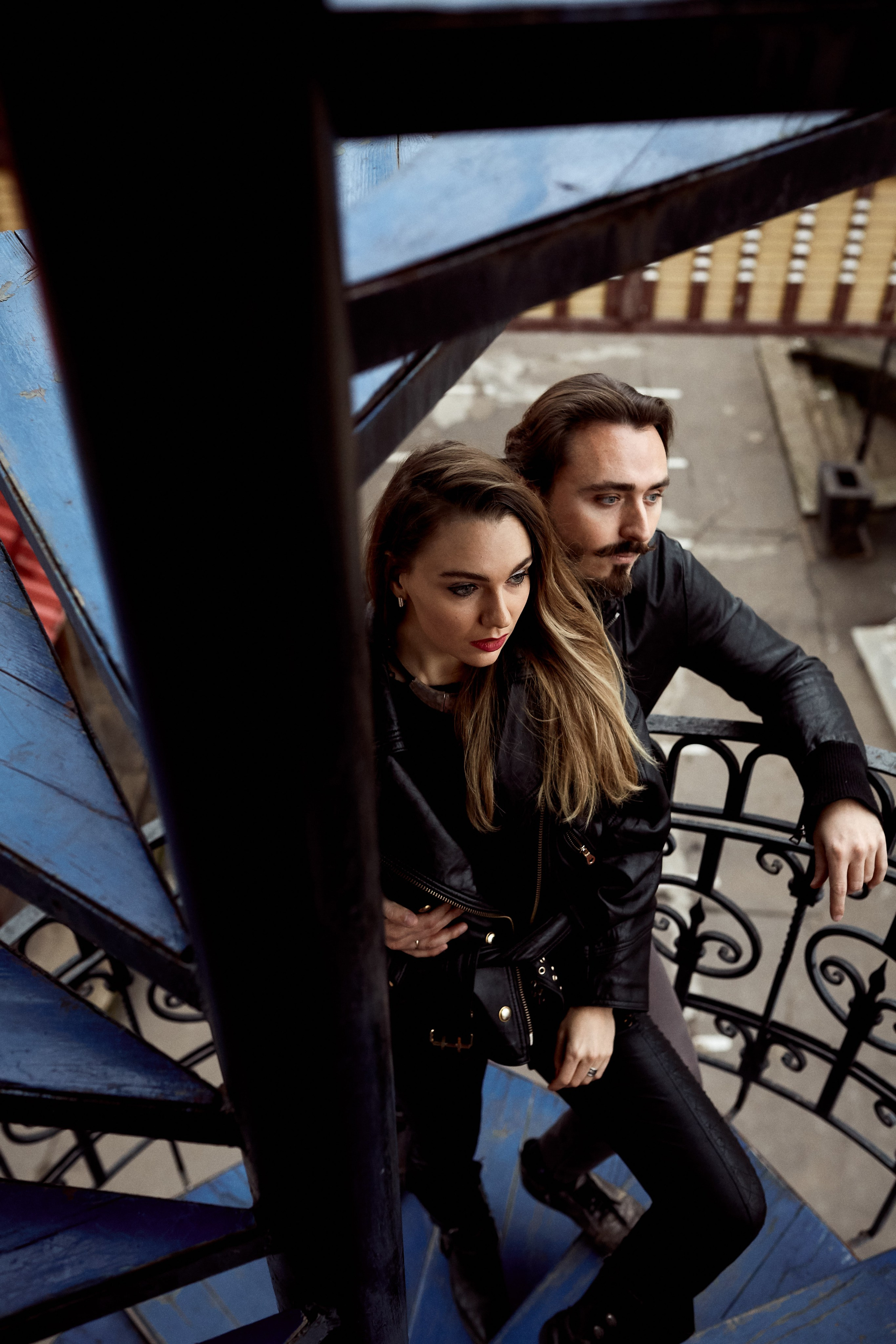 Фотосъёмка в жанре лав стори у профессионального фотографа – фото пары на фоне Измайловского Кремля