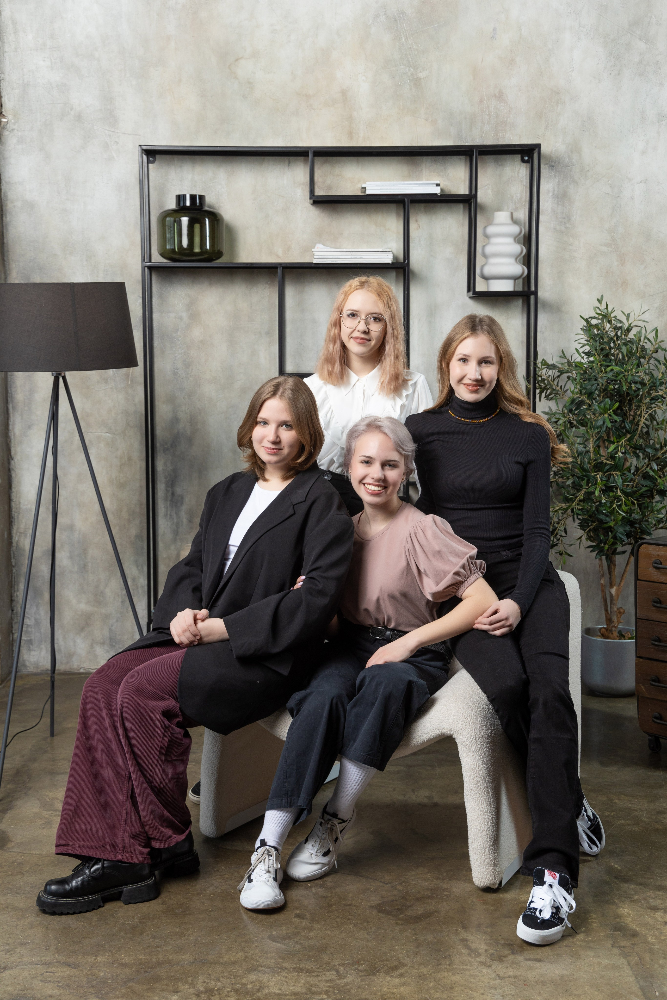 Школьная фотосессия в студии. Выпускные альбомы в Москве и Подмосковье