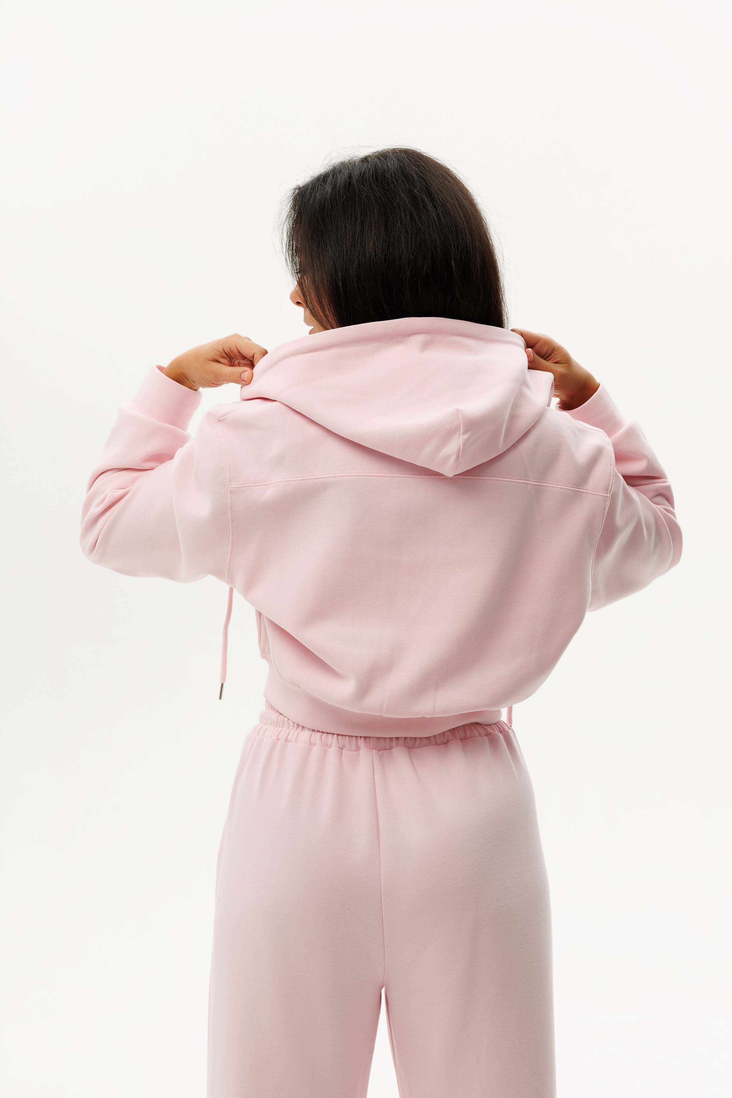 Спортивный каталог на белом фоне. Фотограф Минск