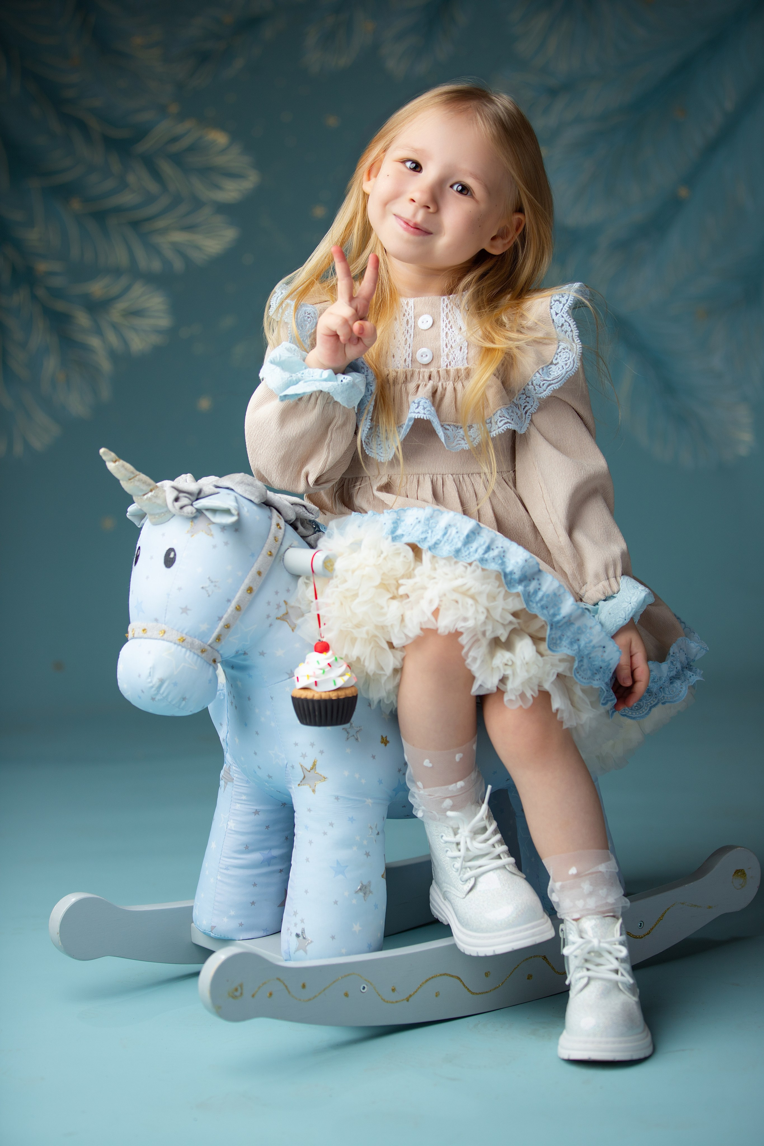 детская фотосессия в библиотеке Москва, новогодние декорации