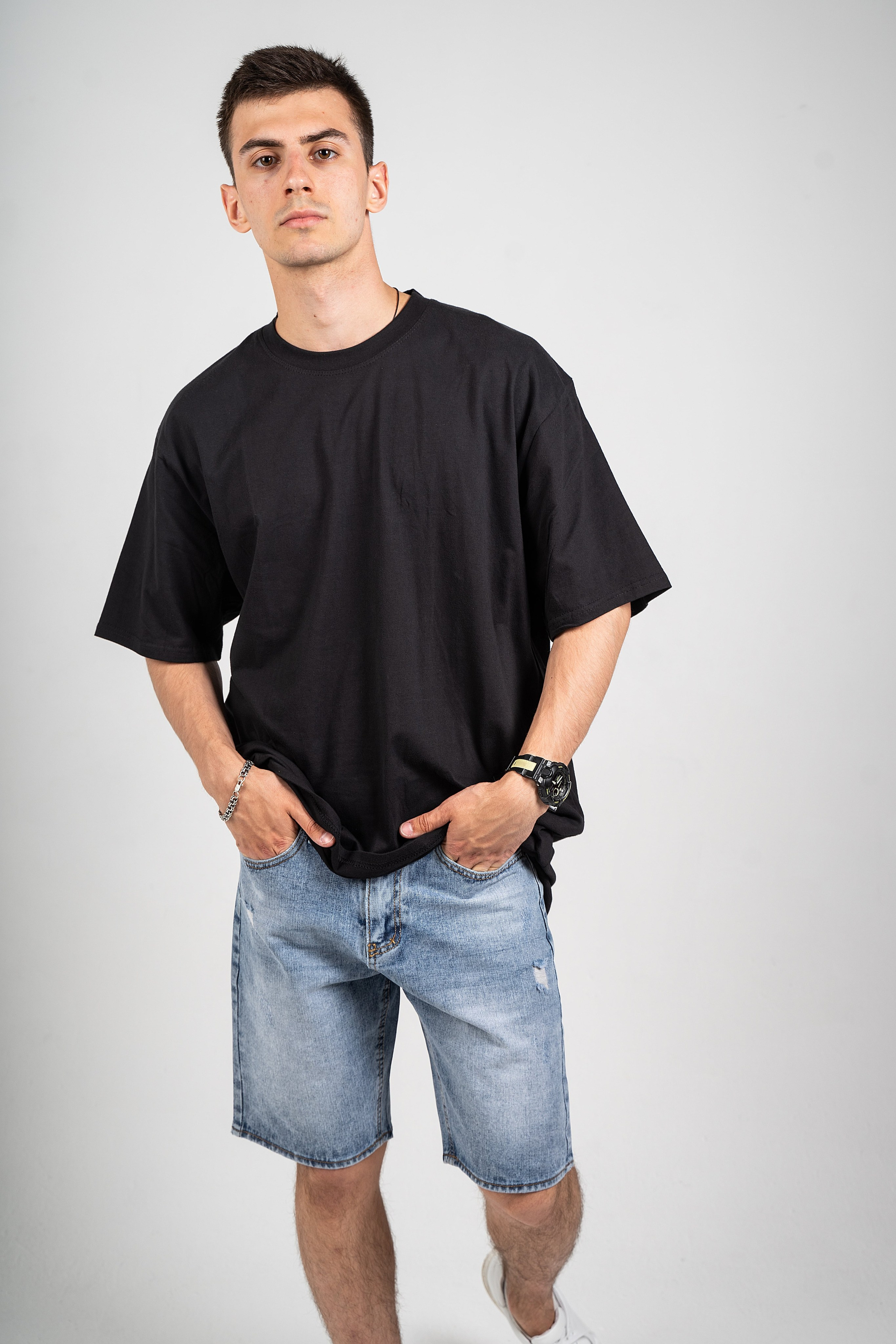 Предметное фото мужской одежды - элегантные решения для вашего гардероба.