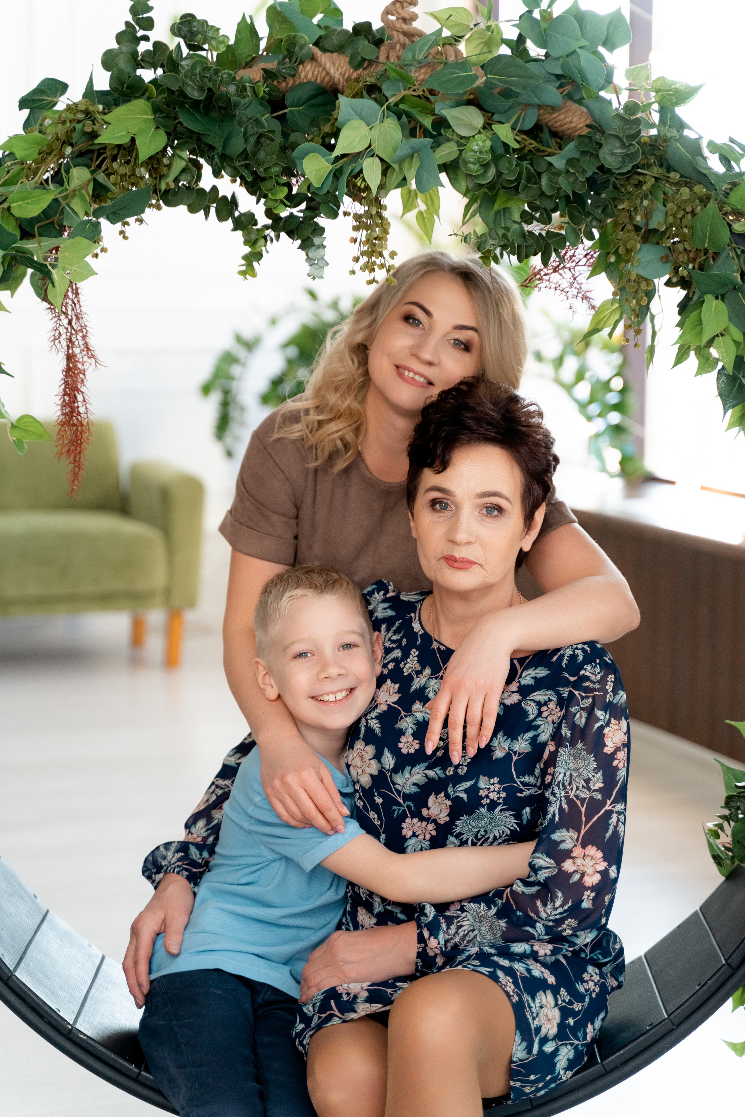 Фотосессия&nbsp;30-минут в&nbsp;студии 2500р Аренда студии не&nbsp;входит в&nbsp;стоимость&nbsp; (+600р будни\1000р выходные);В&nbsp;студию записываю я&nbsp;сама.Подсказываю, что нужно делать в&nbsp;ходе съёмки;В&nbsp;течение 2 недель отдаю больше 50 фотографий в&nbsp;обработке, из&nbsp;них 10 в&nbsp;ретуши кожи;&nbsp;Фотографии передаю ссылкой на&nbsp;виртуальное хранилище, длительность хранения 1 месяц.&nbsp;&nbsp;