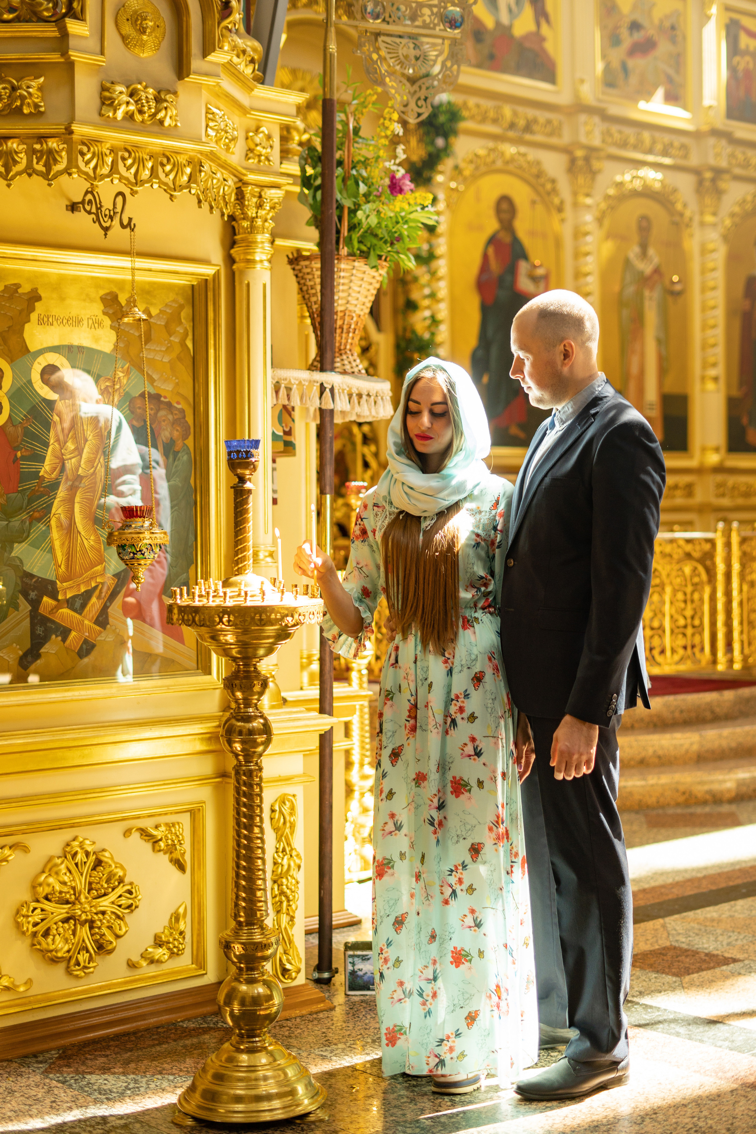 Венчание и&nbsp;крещение 3500р\час Крещение длится около 1 часа.&nbsp;Венчание длится 1,5-2 часа.Фотографирую около храма и&nbsp;в&nbsp;самом храме.Отдаю все удачные на&nbsp;мой выбор в&nbsp;цветокоррекции от&nbsp;70 шт. в&nbsp;течение 2 недель, ссылкой на&nbsp;виртуальное хранилище, длительность хранения 1 месяц.&nbsp;