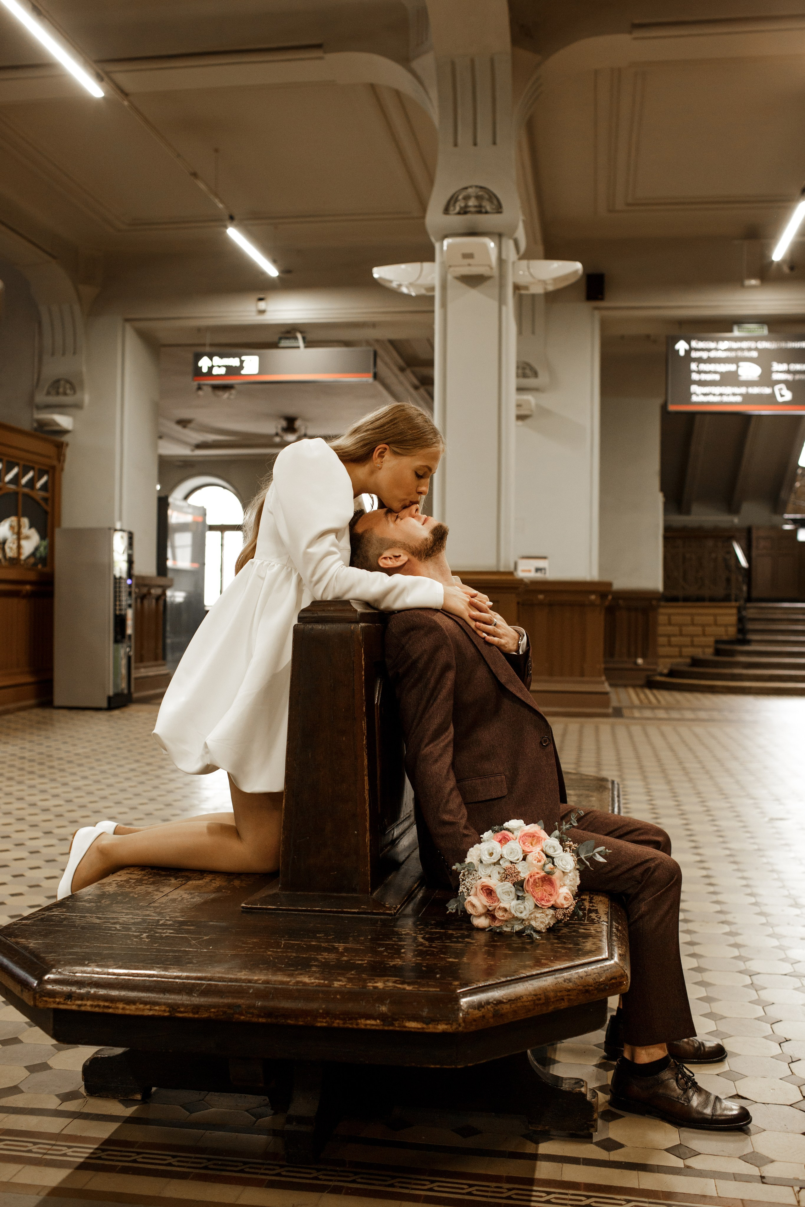 Свадебная фотопрогулка на Витебском вокзале.